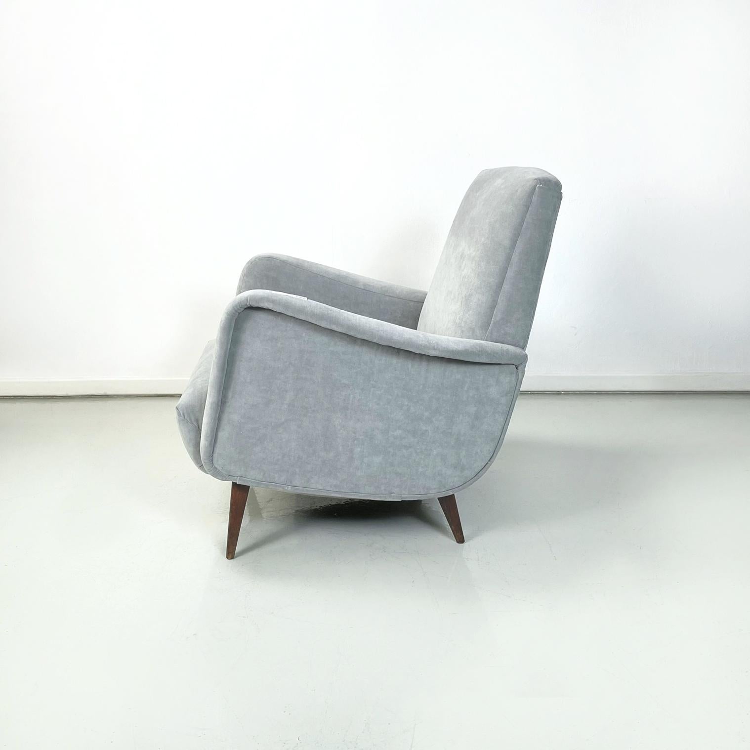 Mid-20th Century Italian Mid-Century Modern Armchairs in Light Gray Velvet and Wood, 1960s For Sale