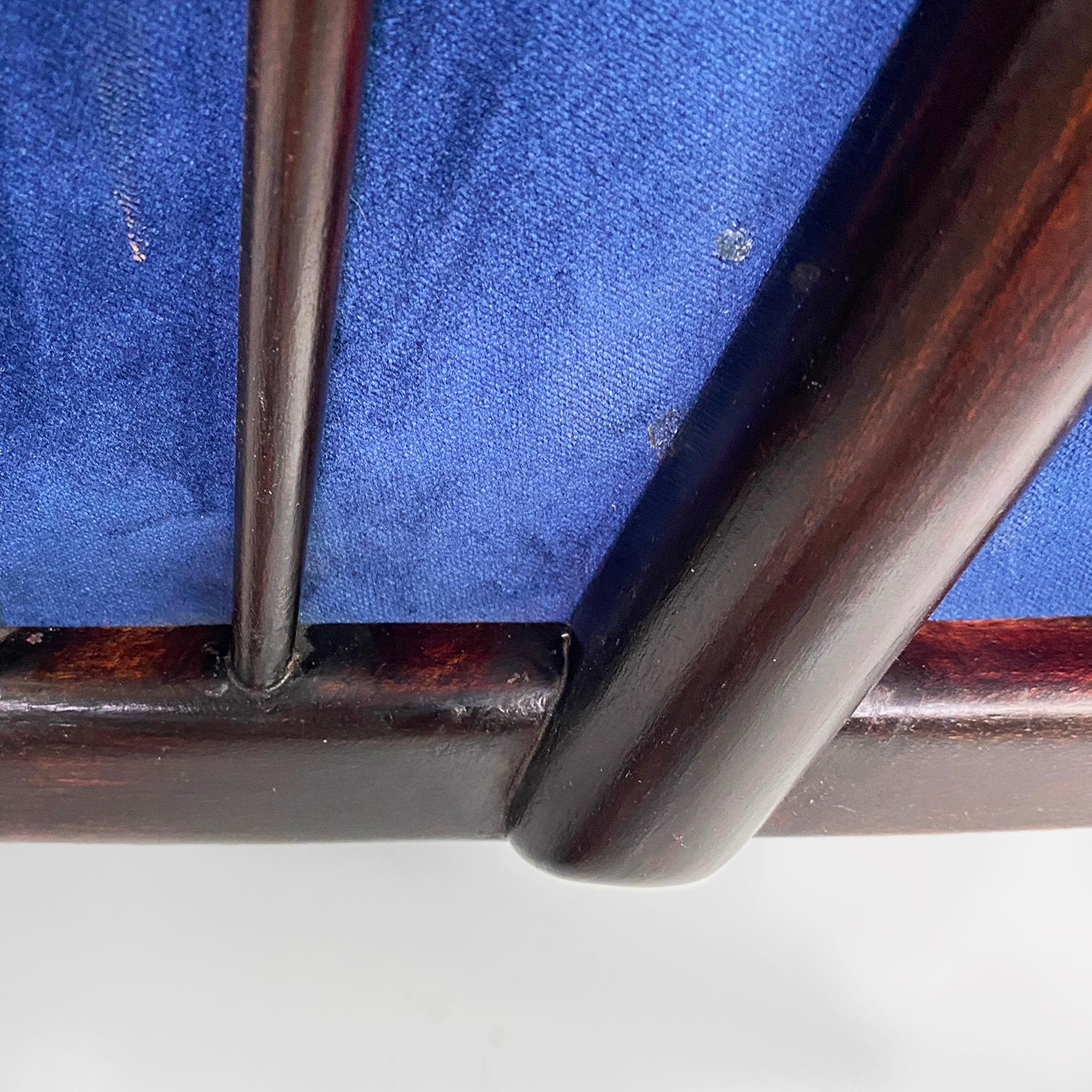 Sillones modernos italianos de mediados de siglo en madera y terciopelo azul, años 60 en venta 8