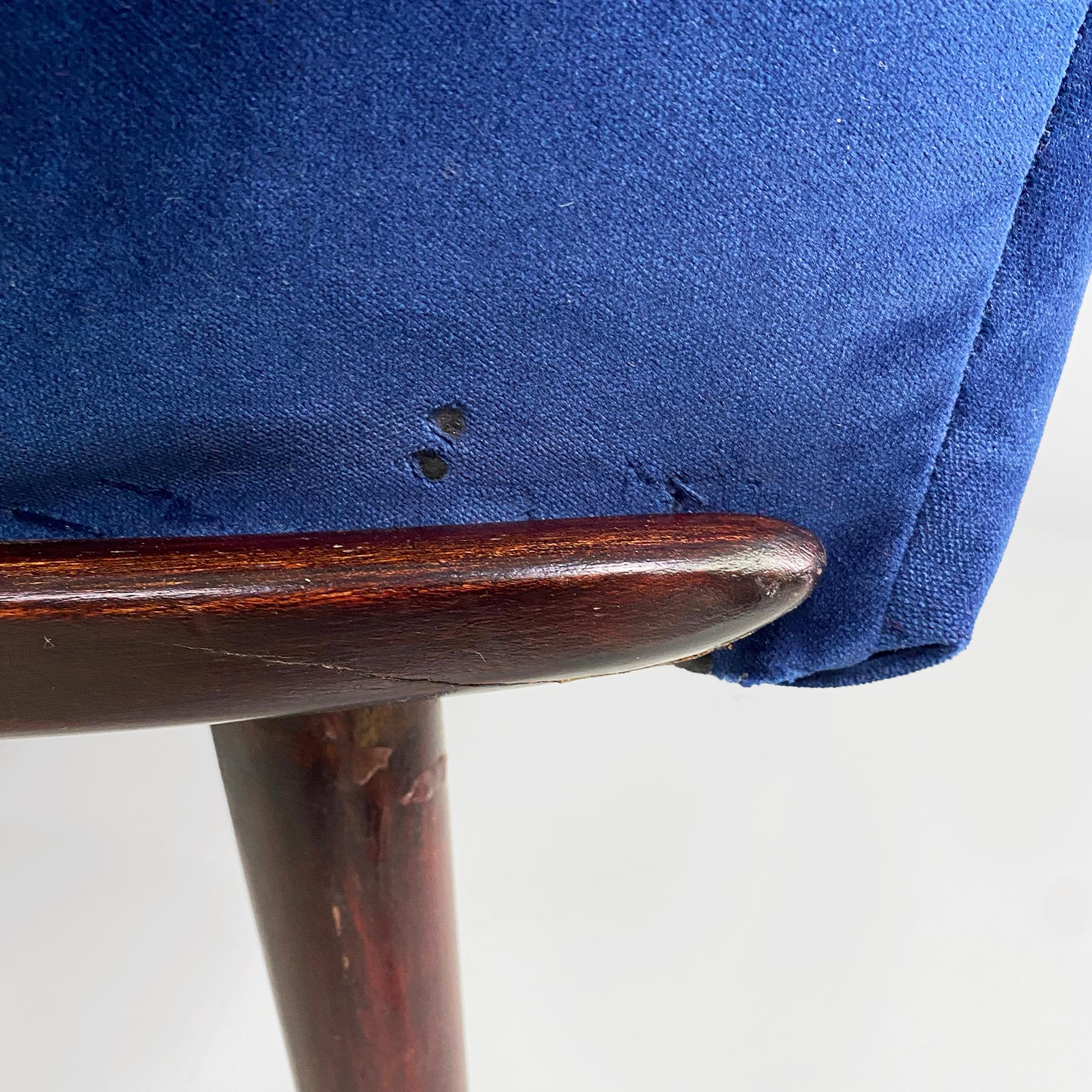 Sillones modernos italianos de mediados de siglo en madera y terciopelo azul, años 60 en venta 10