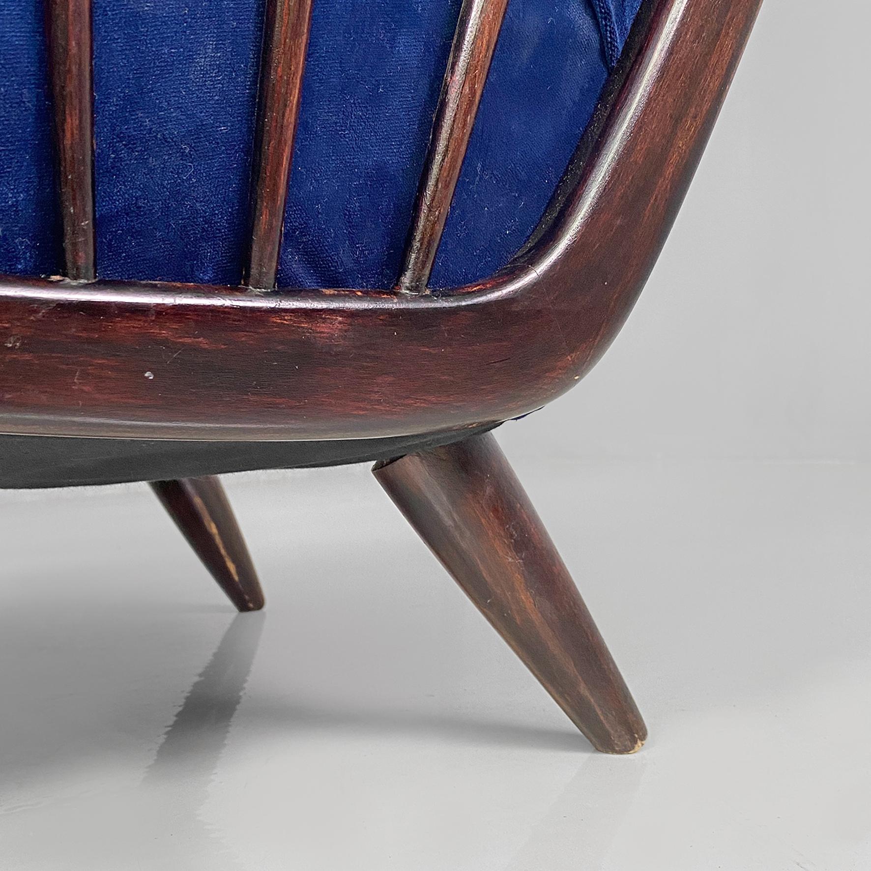 Sillones modernos italianos de mediados de siglo en madera y terciopelo azul, años 60 en venta 11