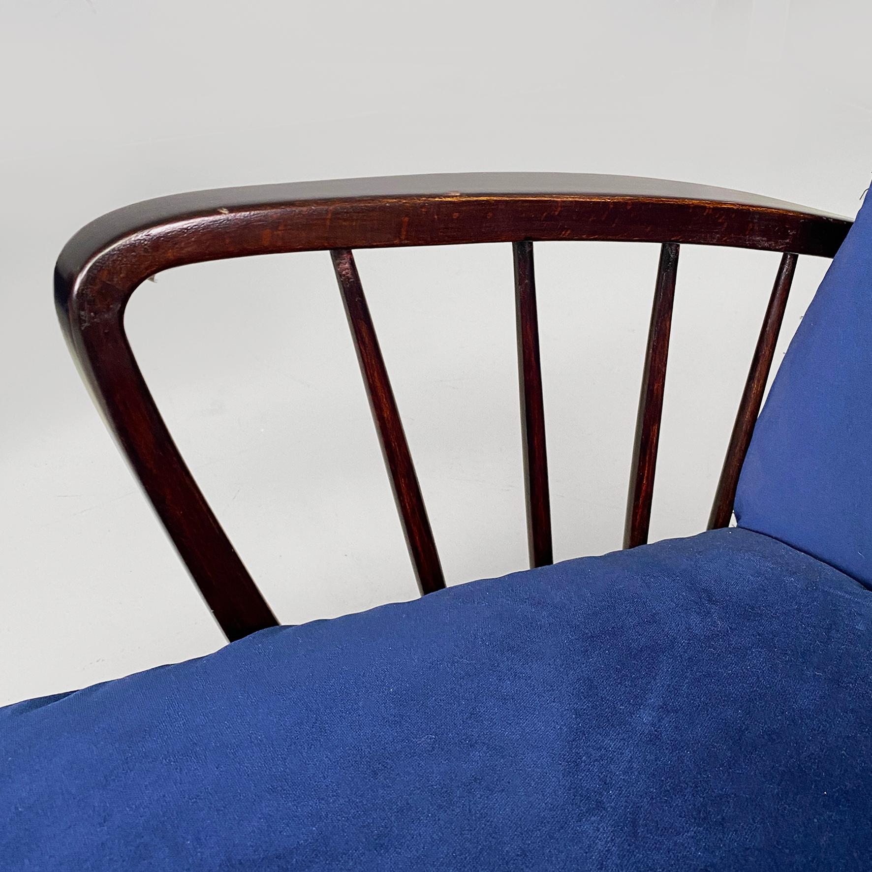 Sillones modernos italianos de mediados de siglo en madera y terciopelo azul, años 60 mediados del siglo XX en venta