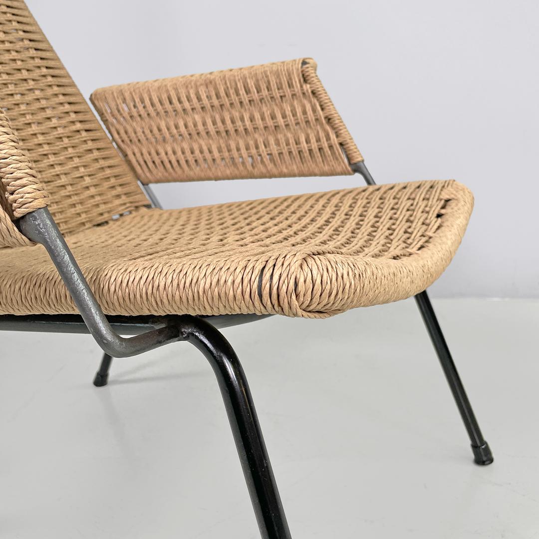 Poltrone italiane di metà secolo moderno con struttura in metallo e corda beige, anni '60 in vendita 3