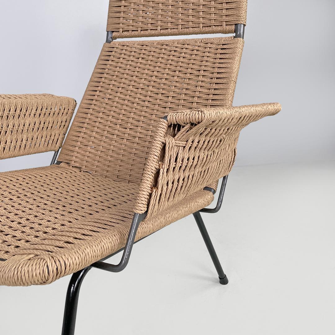 Poltrone italiane di metà secolo moderno con struttura in metallo e corda beige, anni '60 in vendita 4