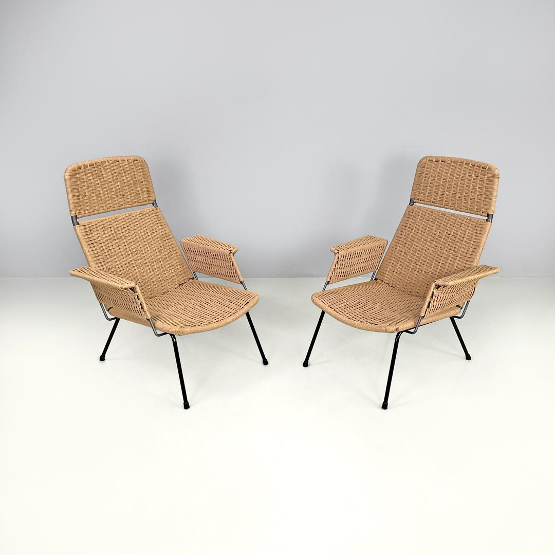 Poltrone italiane di metà secolo moderno con struttura in metallo e corda beige, anni '60
Coppia di poltrone con seduta, schienale e braccioli interamente in corda intrecciata beige. La struttura è in tondino di metallo verniciato di grigio scuro