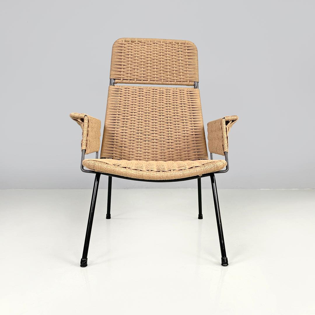 Italiano Poltrone italiane di metà secolo moderno con struttura in metallo e corda beige, anni '60 in vendita