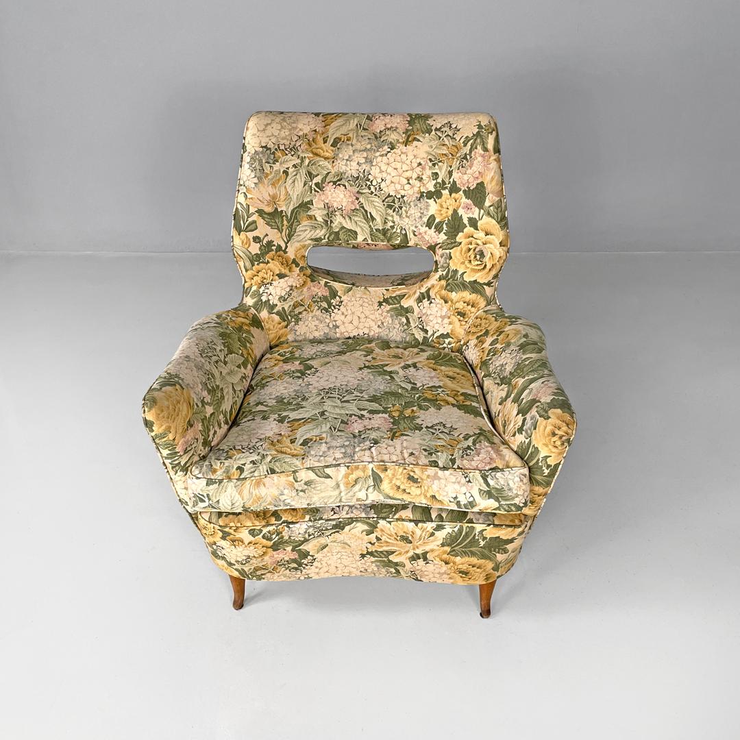 Italian mid-century modern armchairs with yellow floral pattern fabric, 1960s For Sale 1
