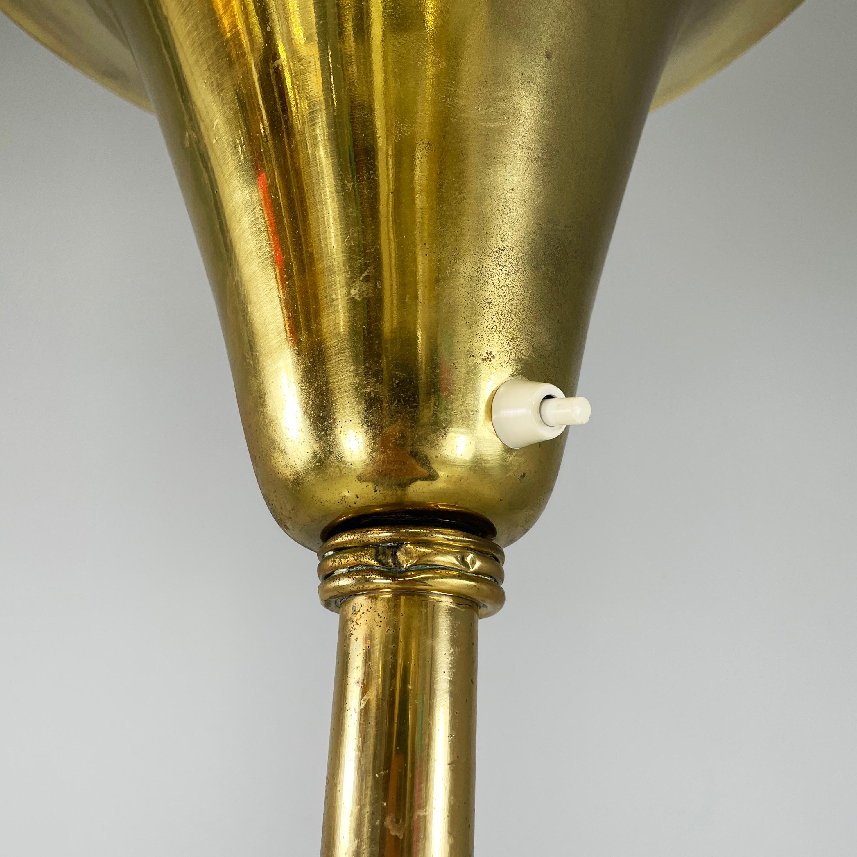 Italian mid-century modern art deco Floor lamp in brass, 1940s For Sale 4