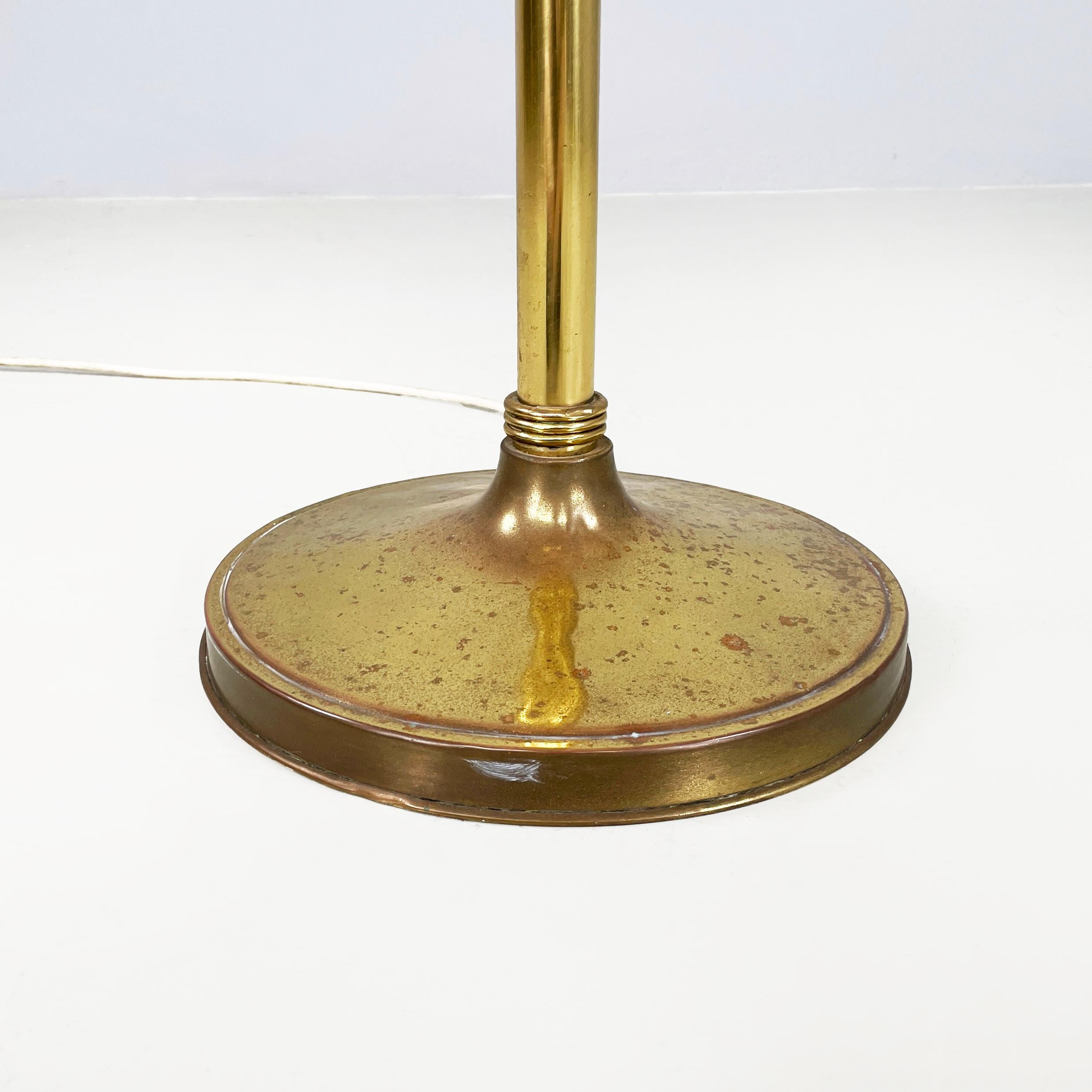 Italian mid-century modern art deco Floor lamp in brass, 1940s For Sale 8