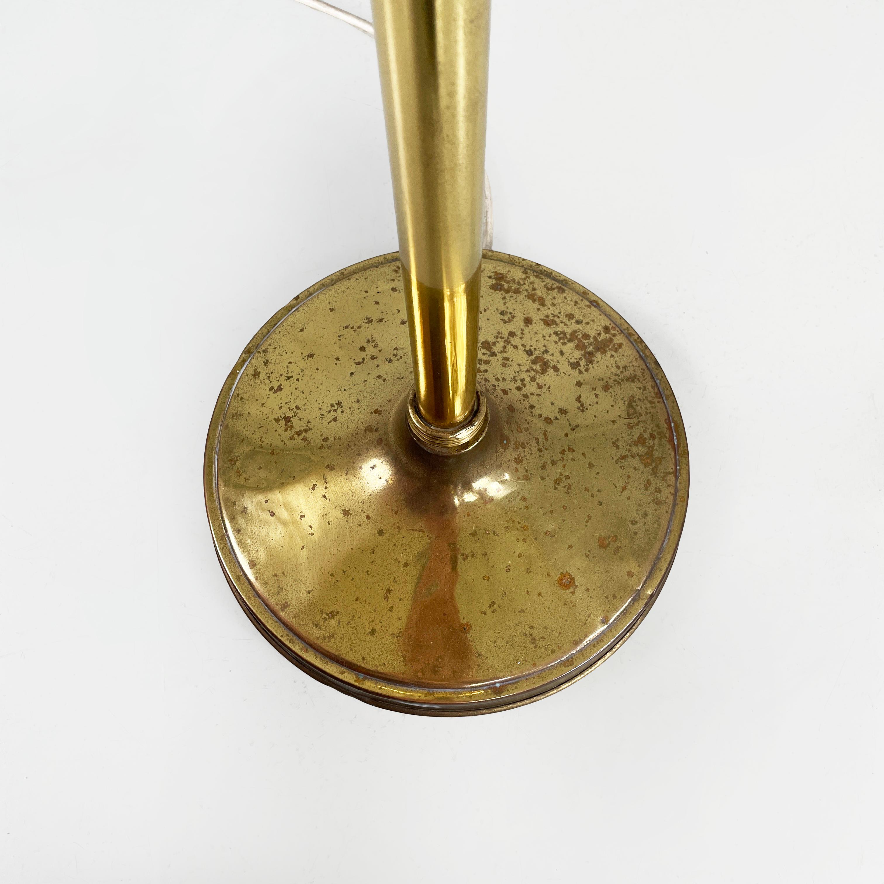 Italian mid-century modern art deco Floor lamp in brass, 1940s For Sale 9