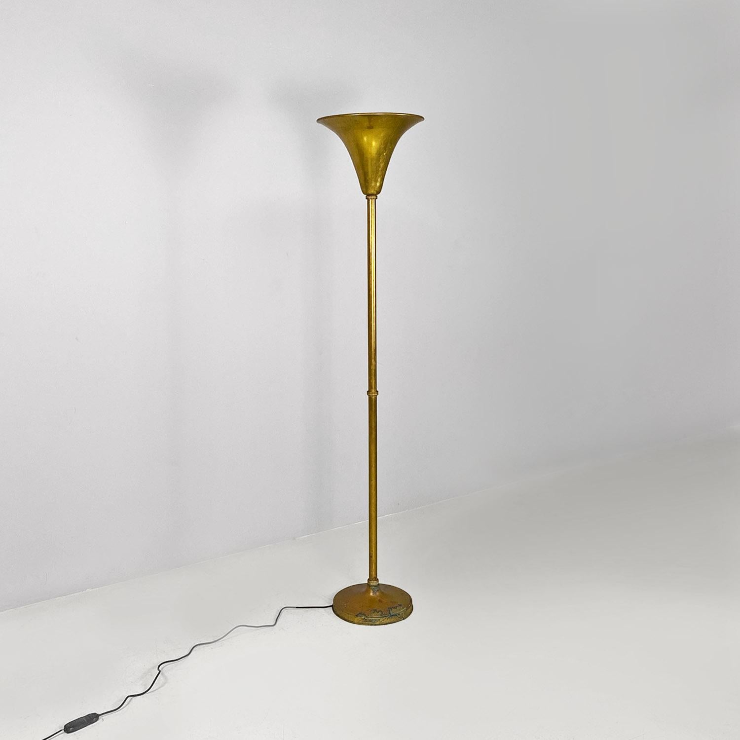 Art Déco Lampada da terra italiana di metà secolo, stile art déco, interamente in ottone, anni '40 in vendita