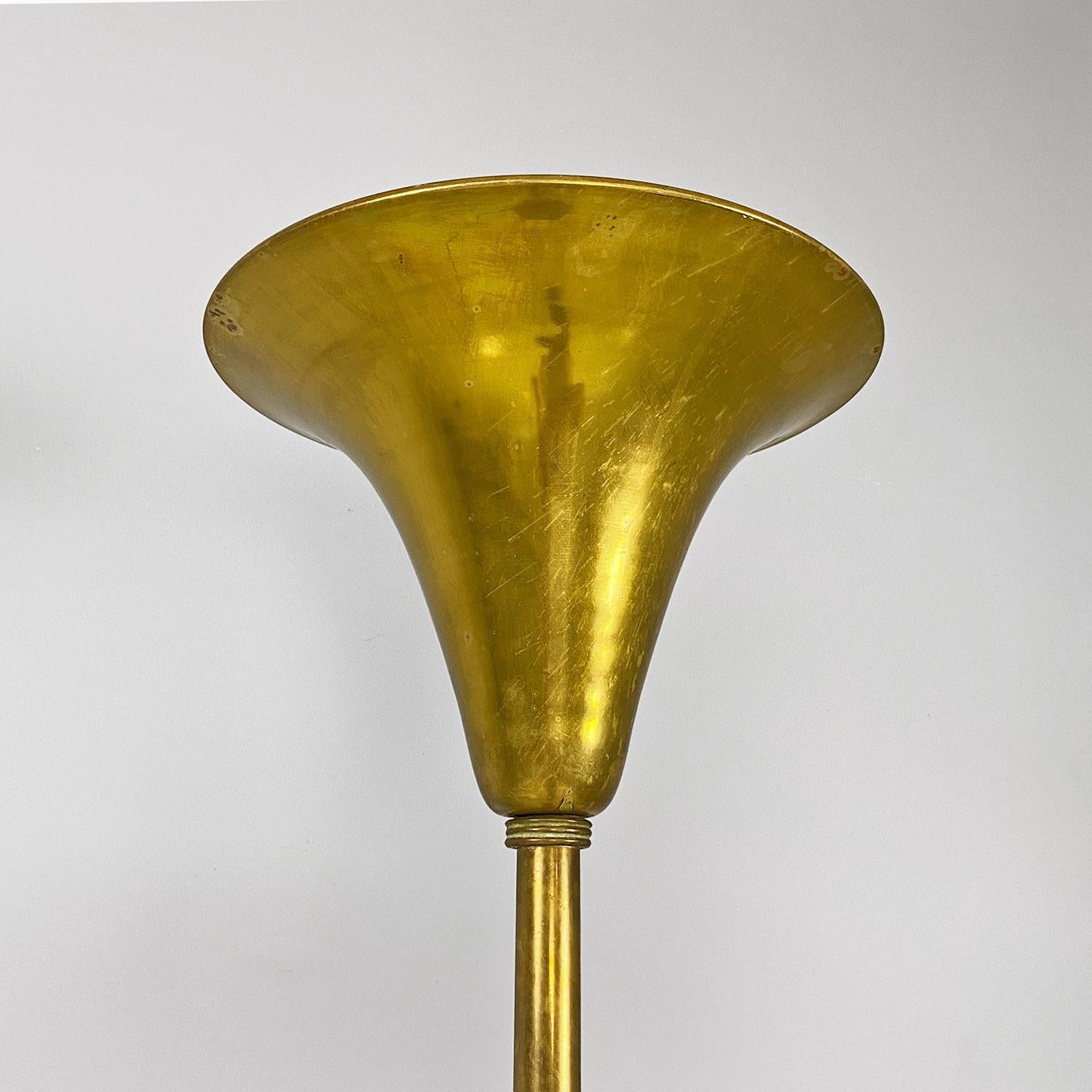 Lampada da terra italiana di metà secolo, stile art déco, interamente in ottone, anni '40 In condizioni discrete in vendita a MIlano, IT