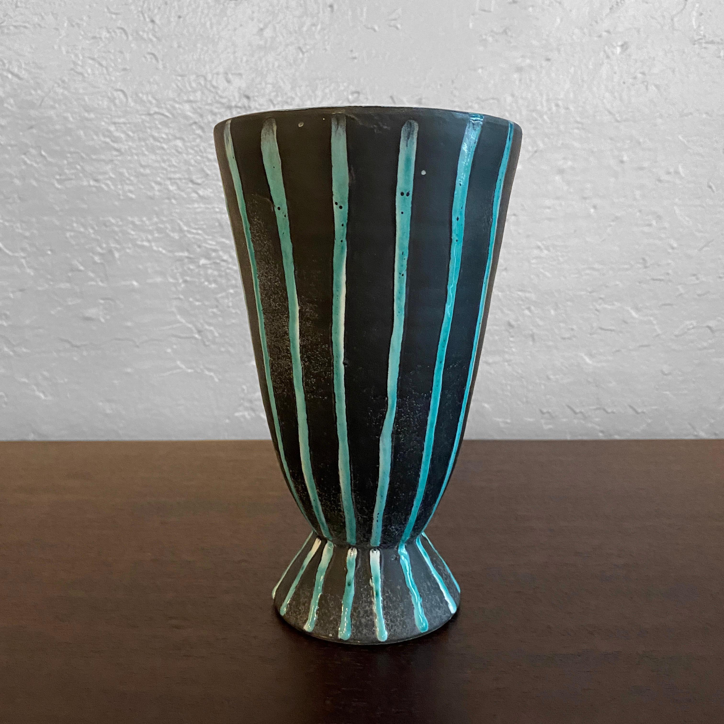 Italian Mid-Century Modern Art Pottery Vase In Good Condition In Brooklyn, NY