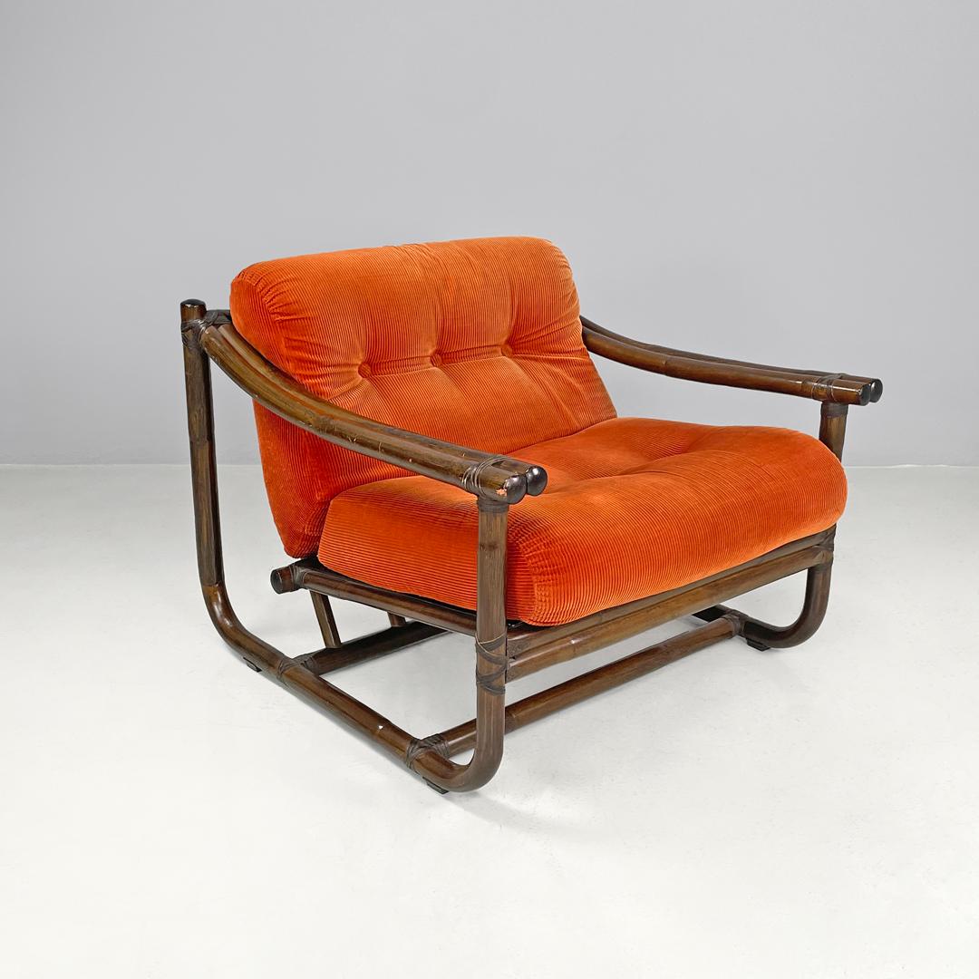 Sillones modernos italianos de bambú cojines naranja Tito Agnoli para Bonacina, años 70
Conjunto de tres sillones con estructura de bambú. El asiento y el respaldo están ligeramente inclinados, con dos reposabrazos a los lados. Los elementos de la