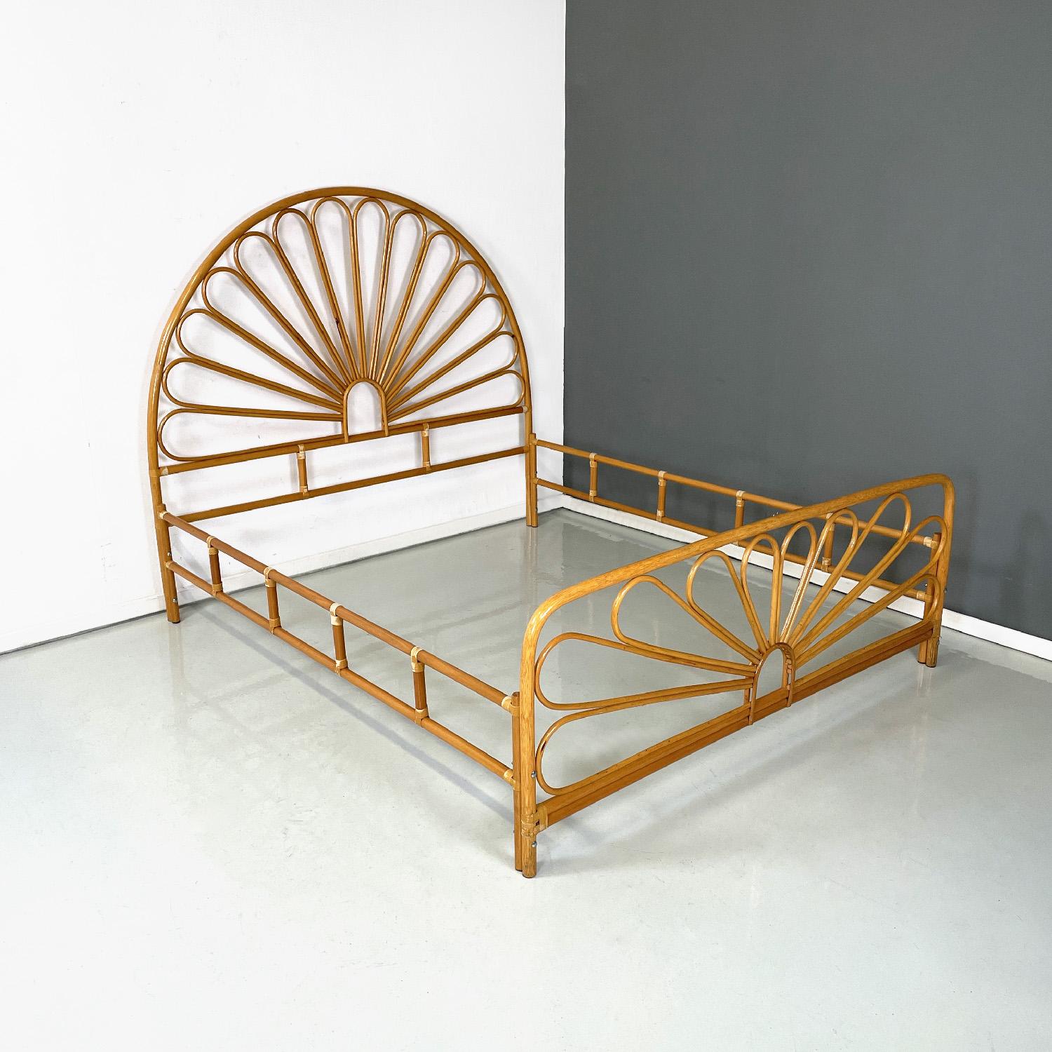 Italian mid-century modern bamboo double bed with decorations, 1950s
Bamboo double bed. The headboard is semicircular in shape while the final part is rectangular, both have curved decorative elements that recall the petals of a flower. On the sides