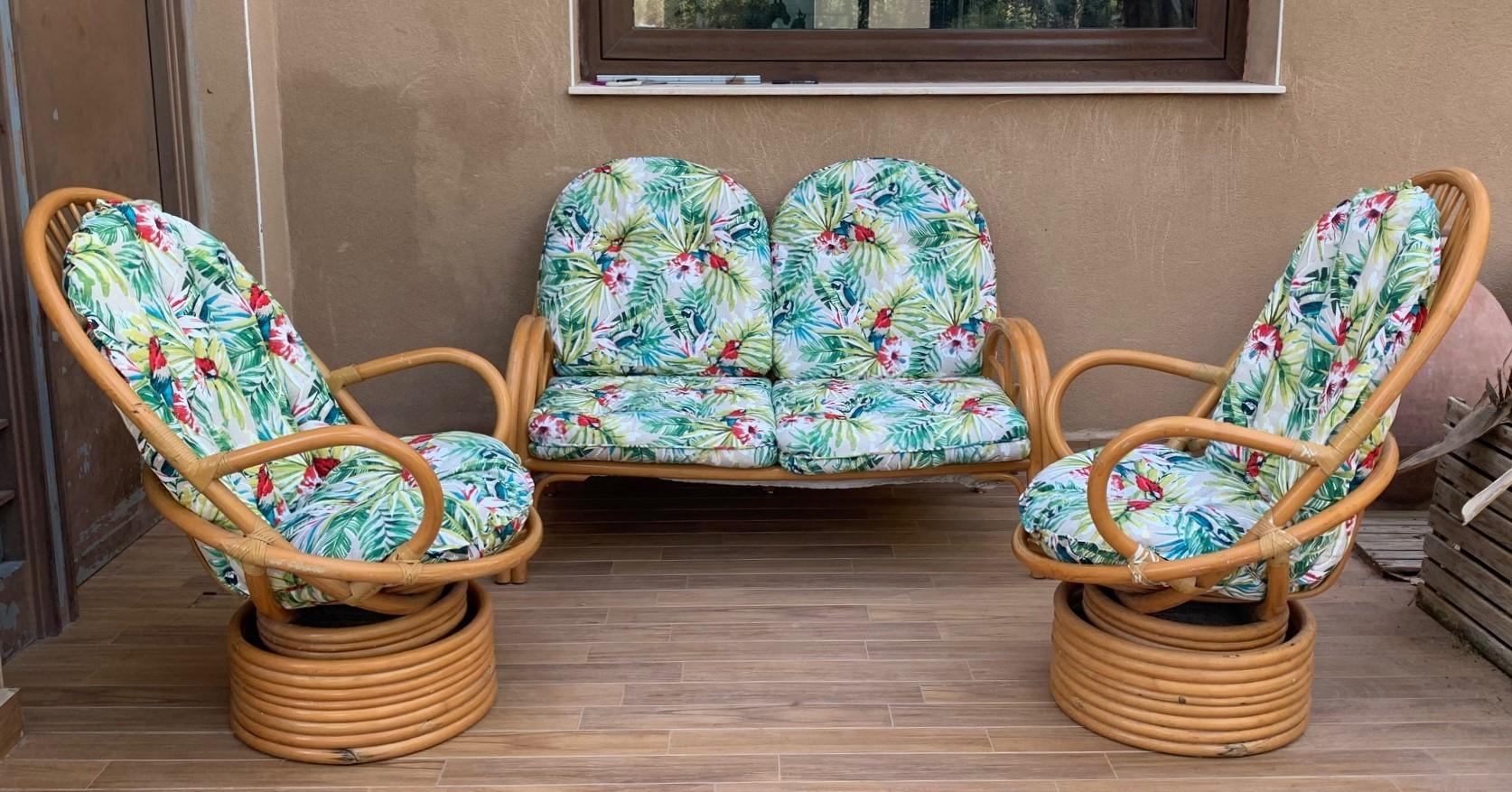 Paire de fauteuils rotatifs italiens en bambou mi-sicle moderne avec coussin en vente 2