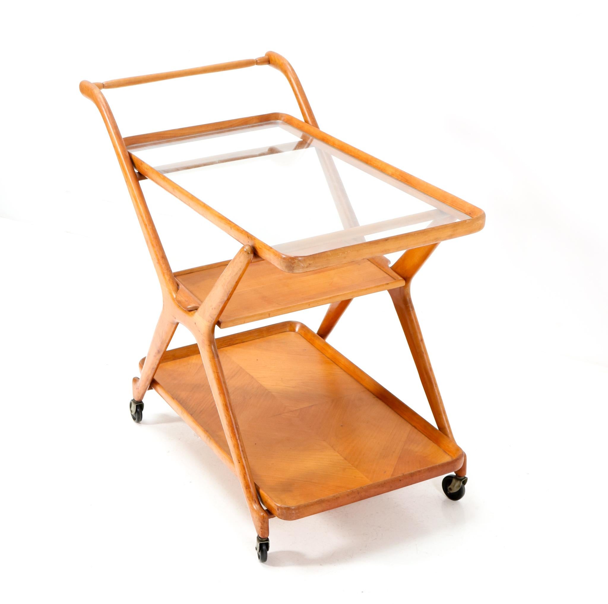 Elegant and rare Mid-Century Modern trolley or bar cart.
Design by Cesare Lacca for Cassina.
Striking Italian design from the 1950s.
Solid cherrywood and cherrywood veneer frame with original glass top.
Rare because of the fact that the serving