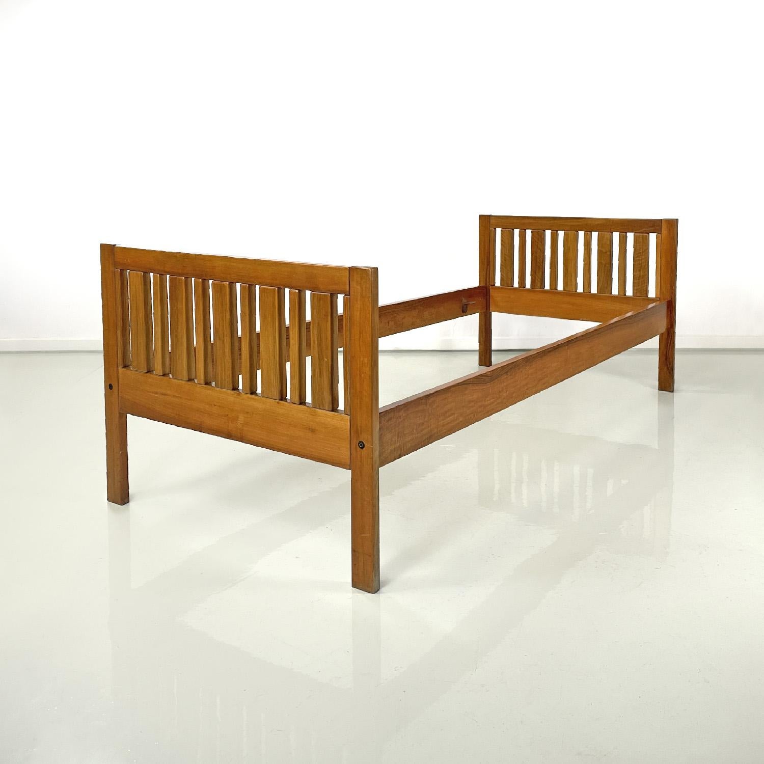 Italian mid-century modern bed by Ettore Sottsass for Poltronova, 1960s
Single bed or daybed entirely made of wood. The structures of the headboard and back are made up of rectangular section slats of various sizes.
Designed by Ettore Sottsass for
