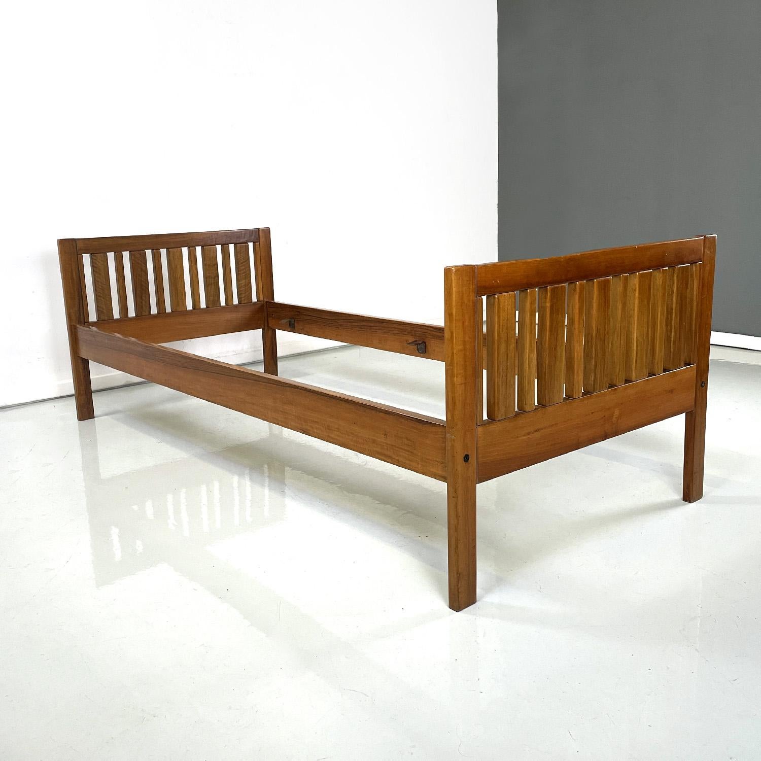 Mid-Century Modern Italian mid-century modern bed by Ettore Sottsass for Poltronova, 1960s For Sale