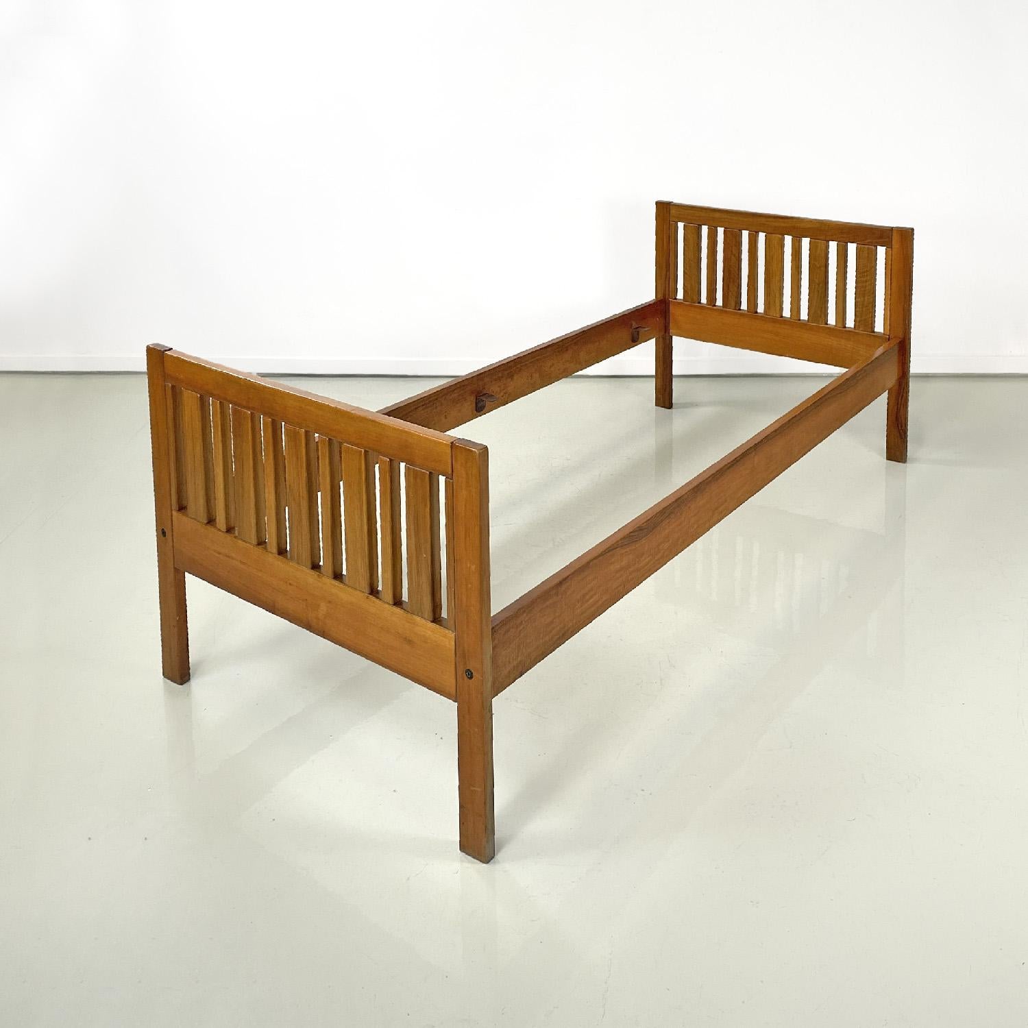 Italian mid-century modern bed by Ettore Sottsass for Poltronova, 1960s In Good Condition For Sale In MIlano, IT