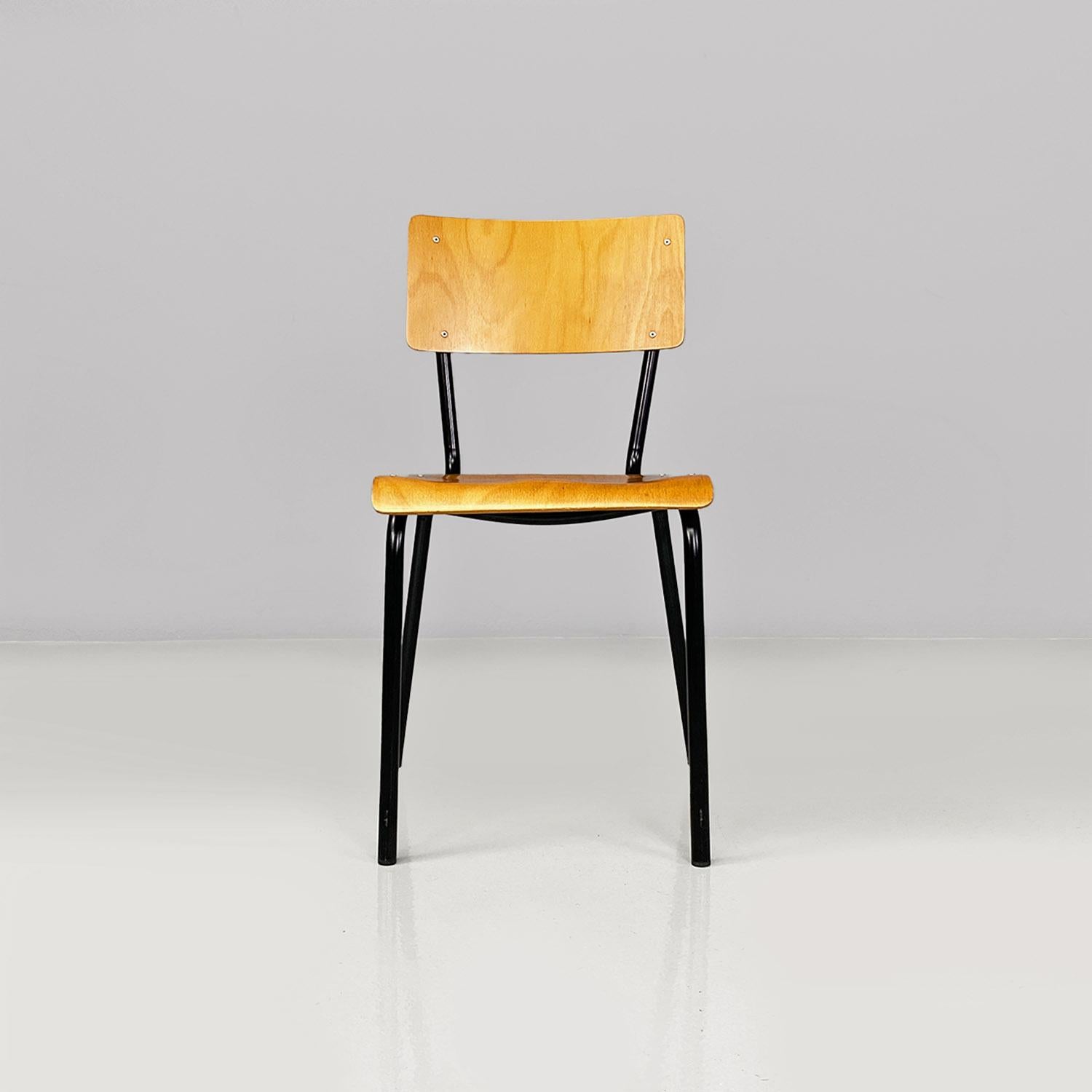 Italian mid-century modern beech and black tubolar metal school chairs, 1960s In Good Condition For Sale In MIlano, IT