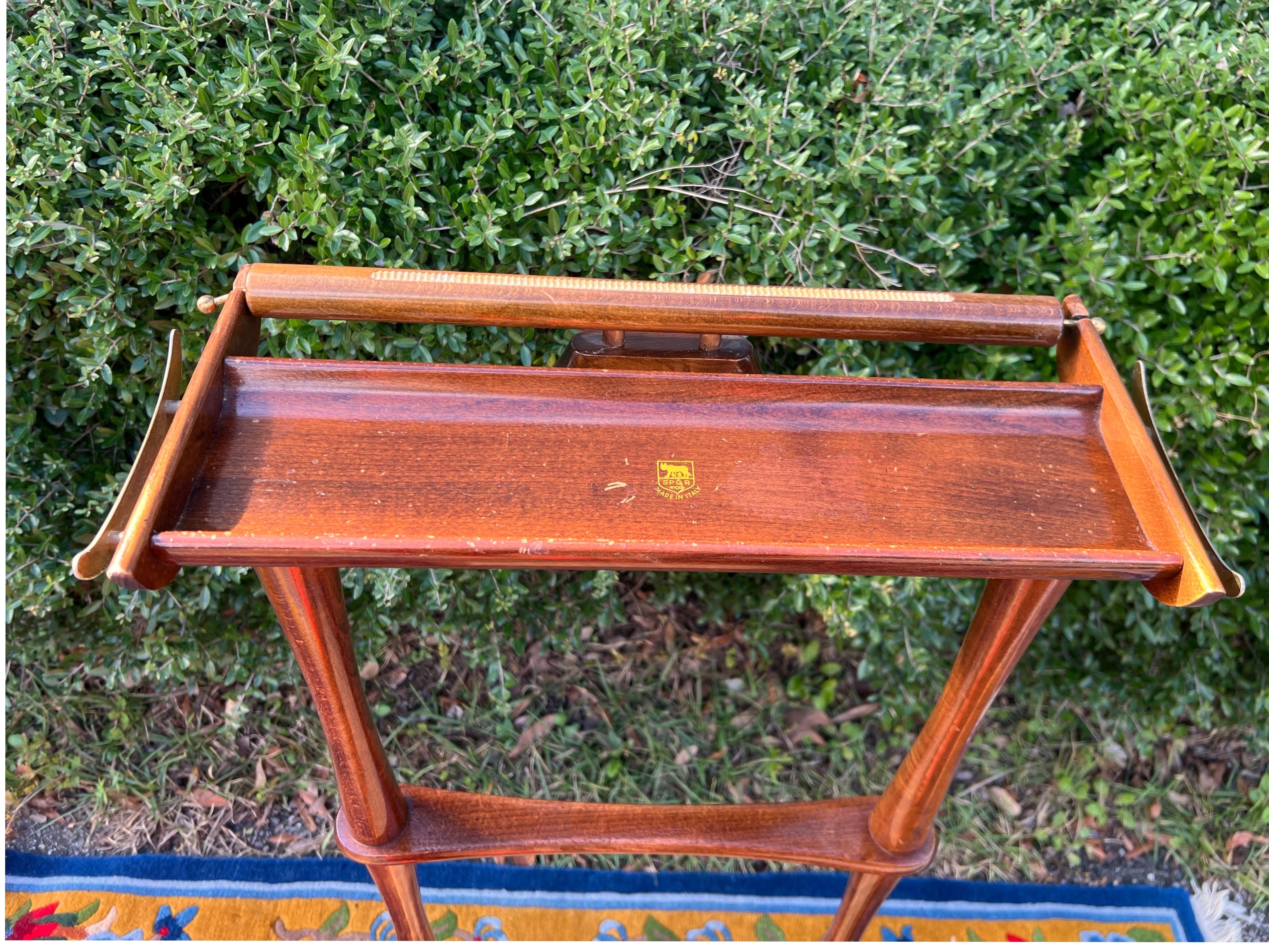 Laiton Chaise de valet italienne en hêtre moderne du milieu du siècle par SPQR en vente