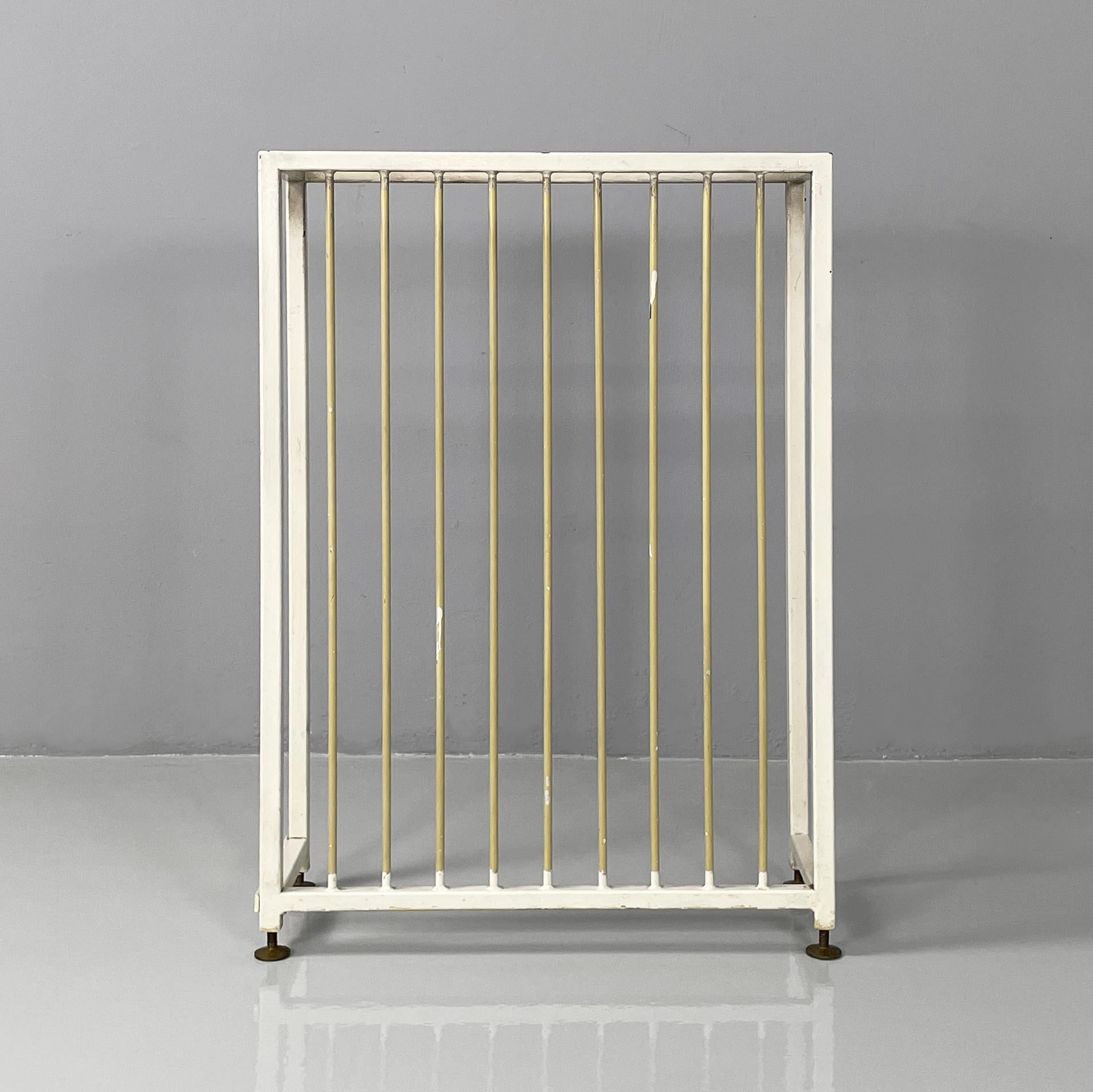 Italian mid-century modern beige and white metal radiator cover, 1950s
Vintage and fantastic radiator cover with rectangular base, entirely made of metal. The square section structure in white painted metal has a series of beige painted metal rods