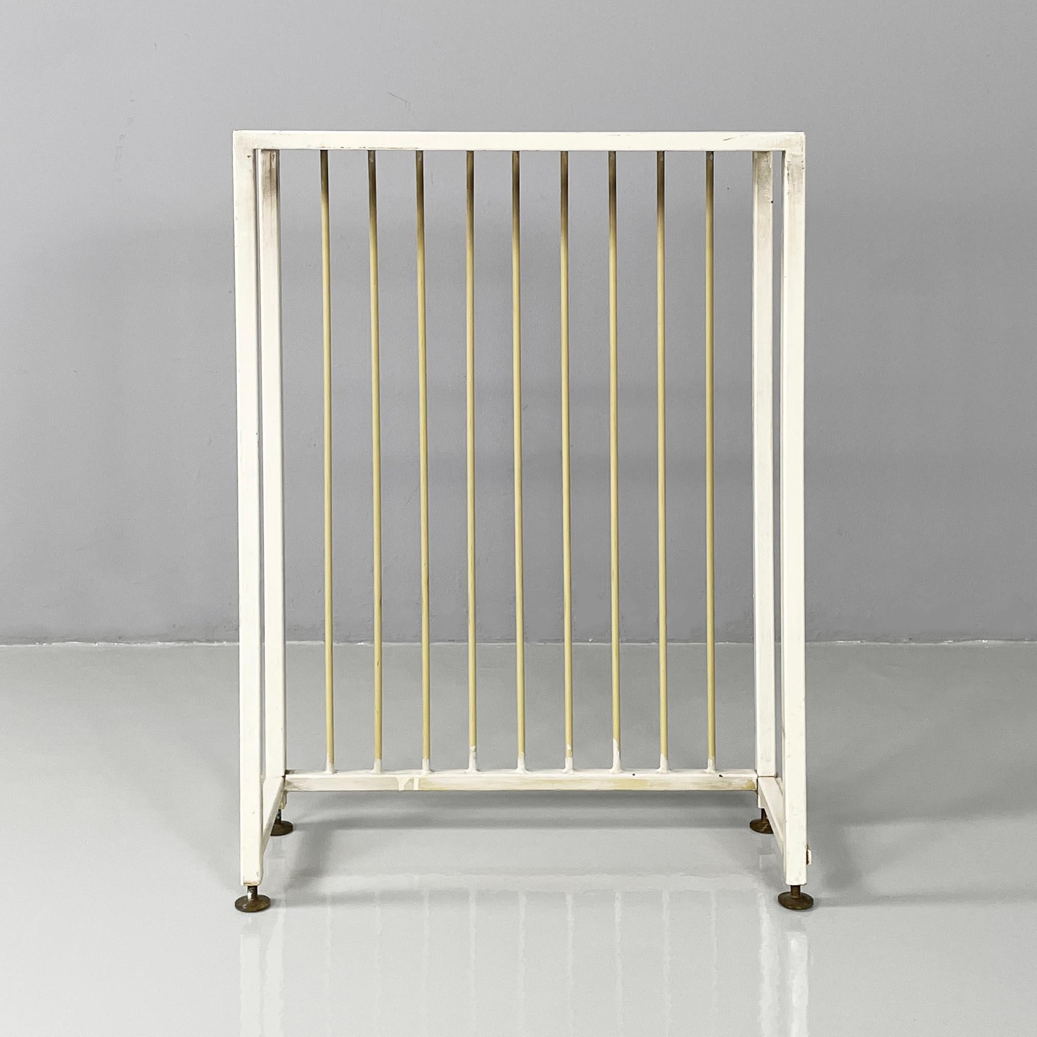Italian mid-century modern beige and white metal radiator cover, 1950s In Fair Condition For Sale In MIlano, IT