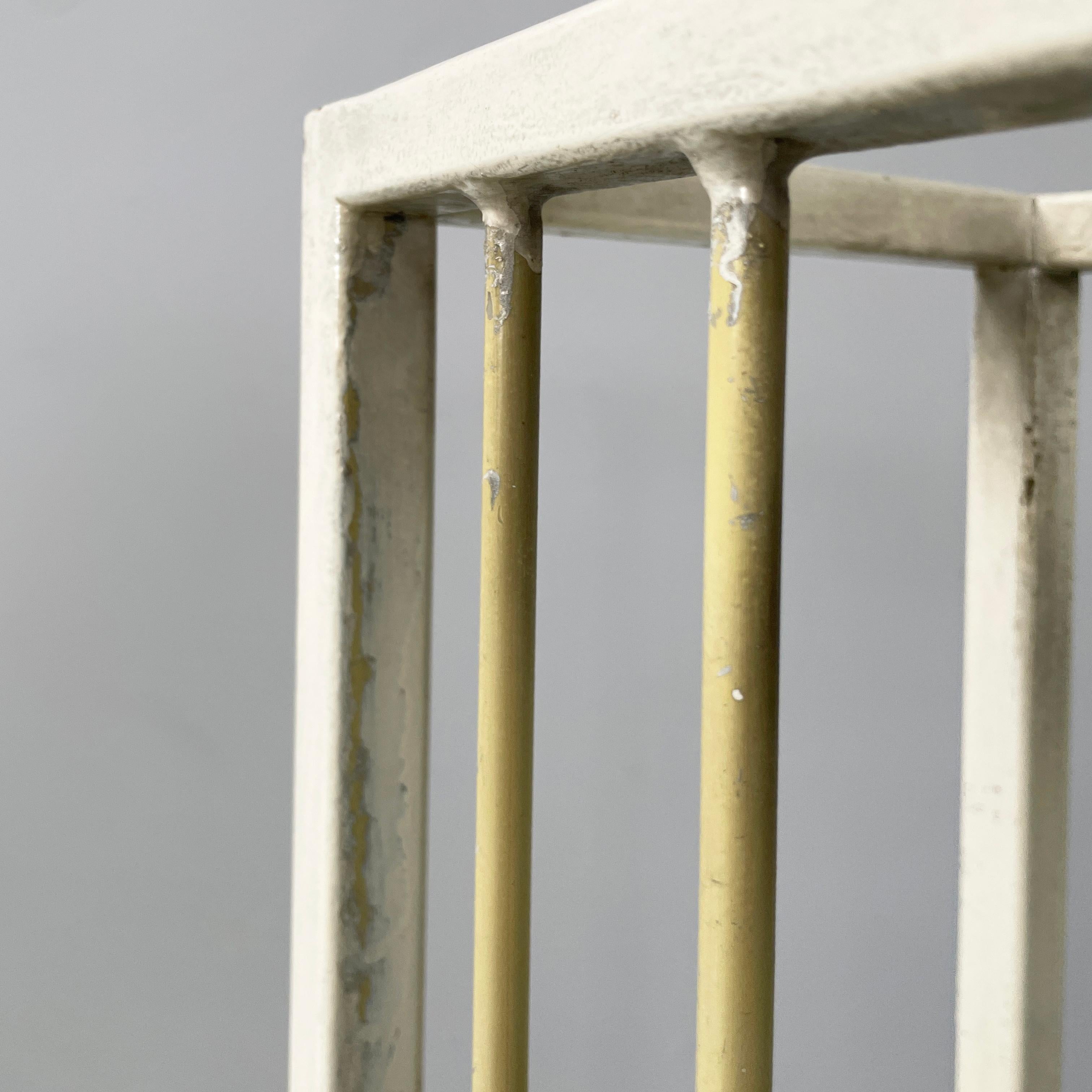 Italian mid-century modern beige and white metal radiator cover, 1950s For Sale 2