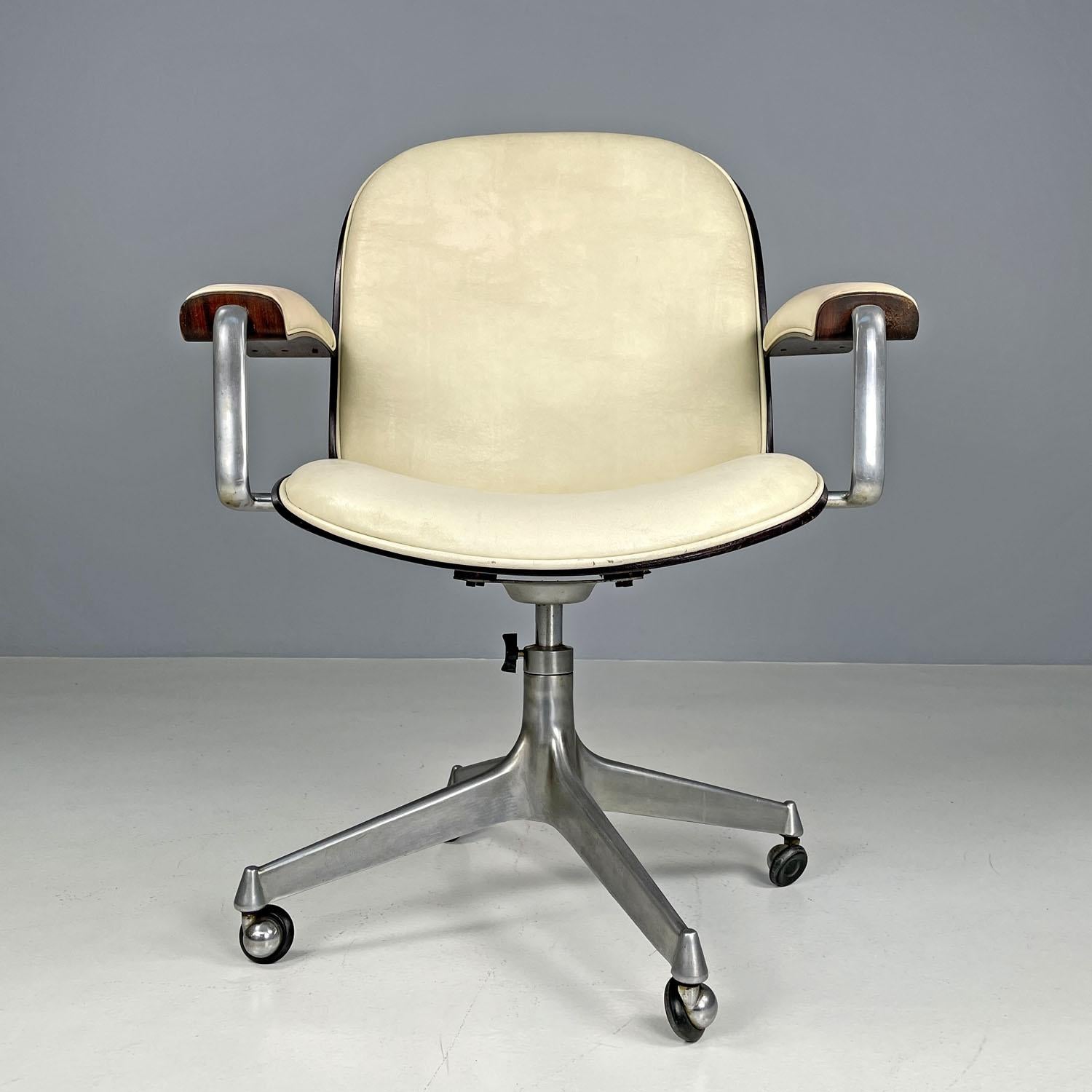 Mid-Century Modern Italian mid-century modern beige office chair with wheels by Ico Parisi, 1960s