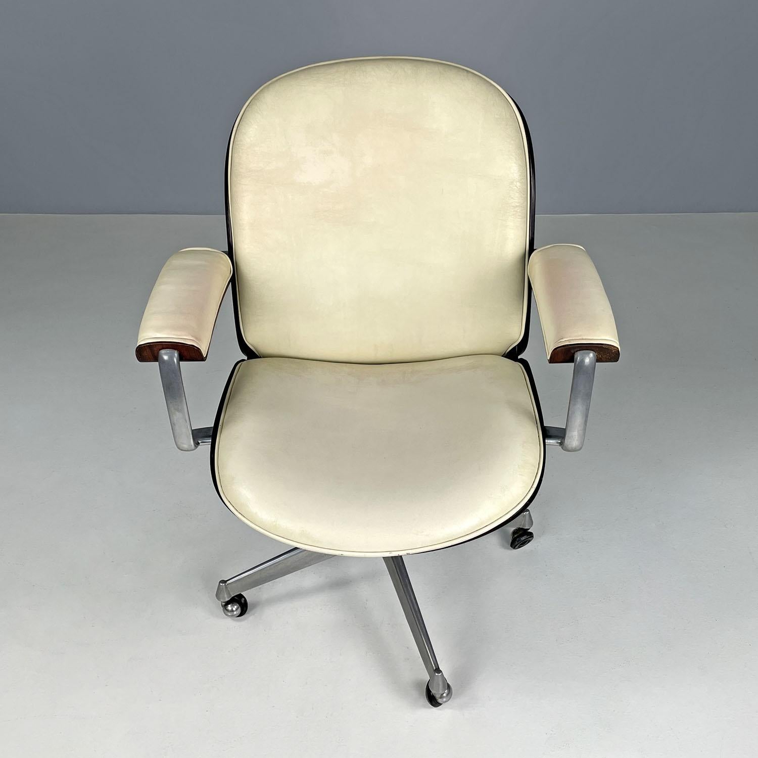 Metal Italian mid-century modern beige office chair with wheels by Ico Parisi, 1960s