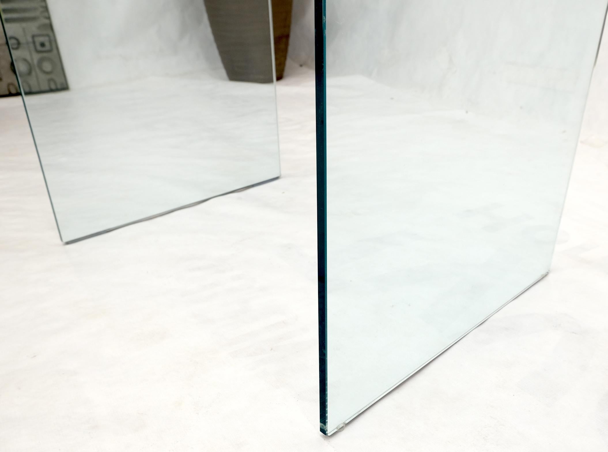 Support de table d'extrémité en verre plié italien moderne du milieu du siècle dernier en vente 5