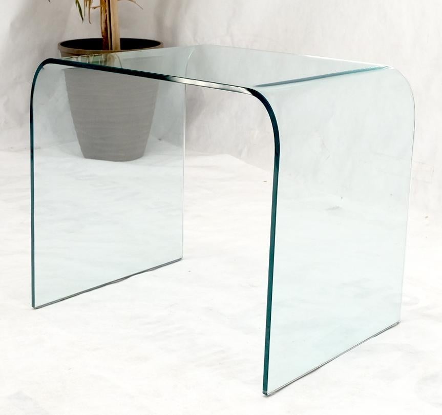 Italian Mid-Century Modern Bent Glass End Table Stand In Good Condition For Sale In Rockaway, NJ