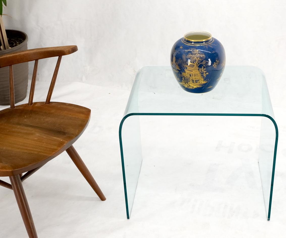 Italian Mid-Century Modern Bent Glass End Table Stand For Sale 1