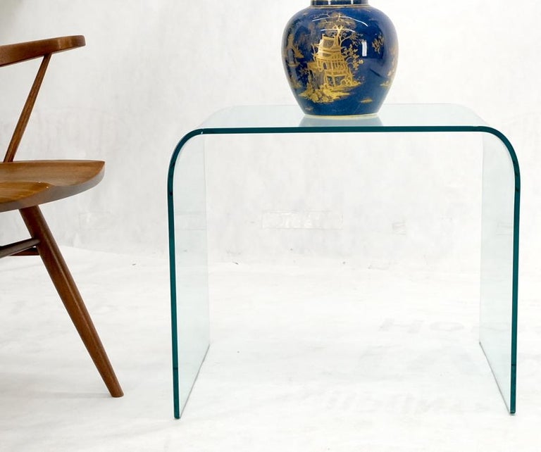 Italian Mid-Century Modern Bent Glass End Table Stand For Sale at 1stDibs