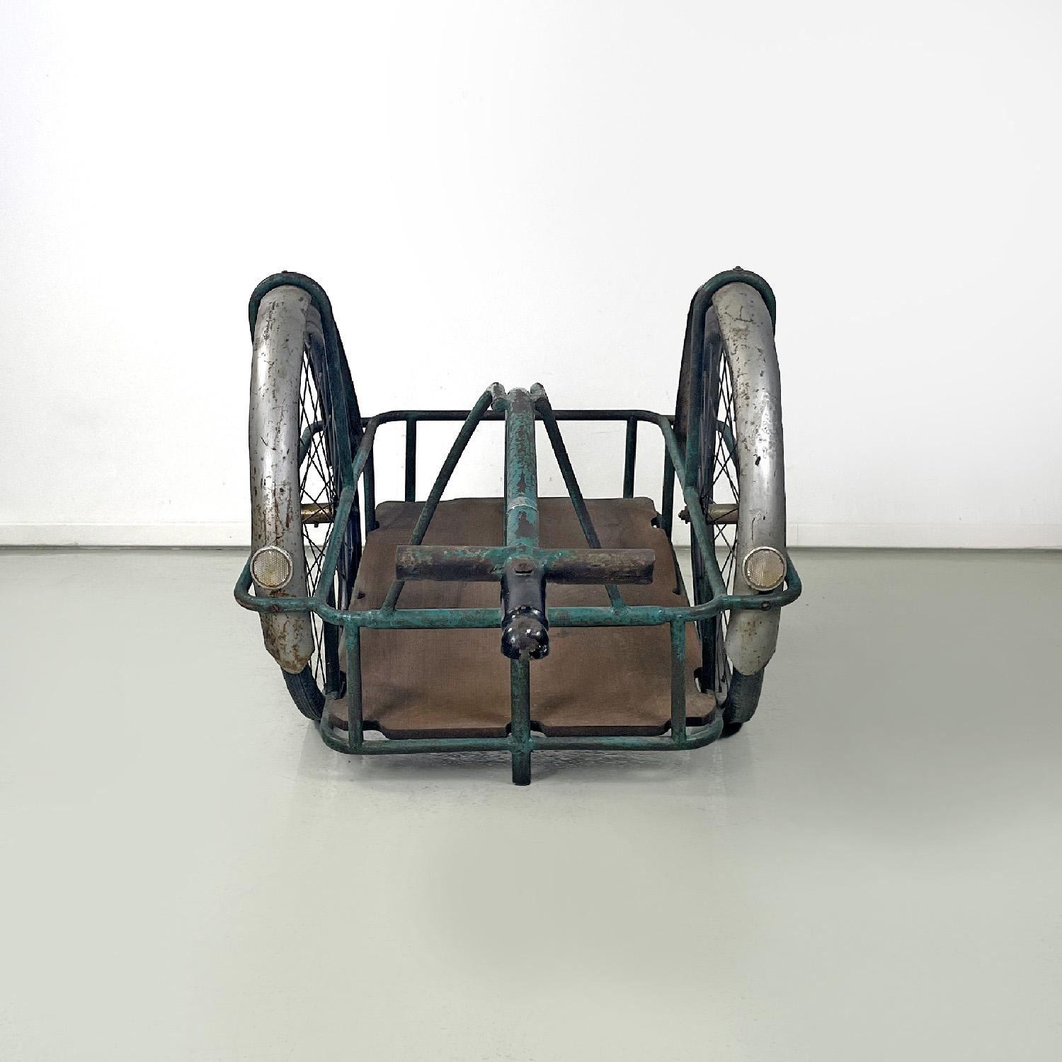 Italian mid-century modern bicycle trailer in metal and wood, 1960s In Fair Condition For Sale In MIlano, IT