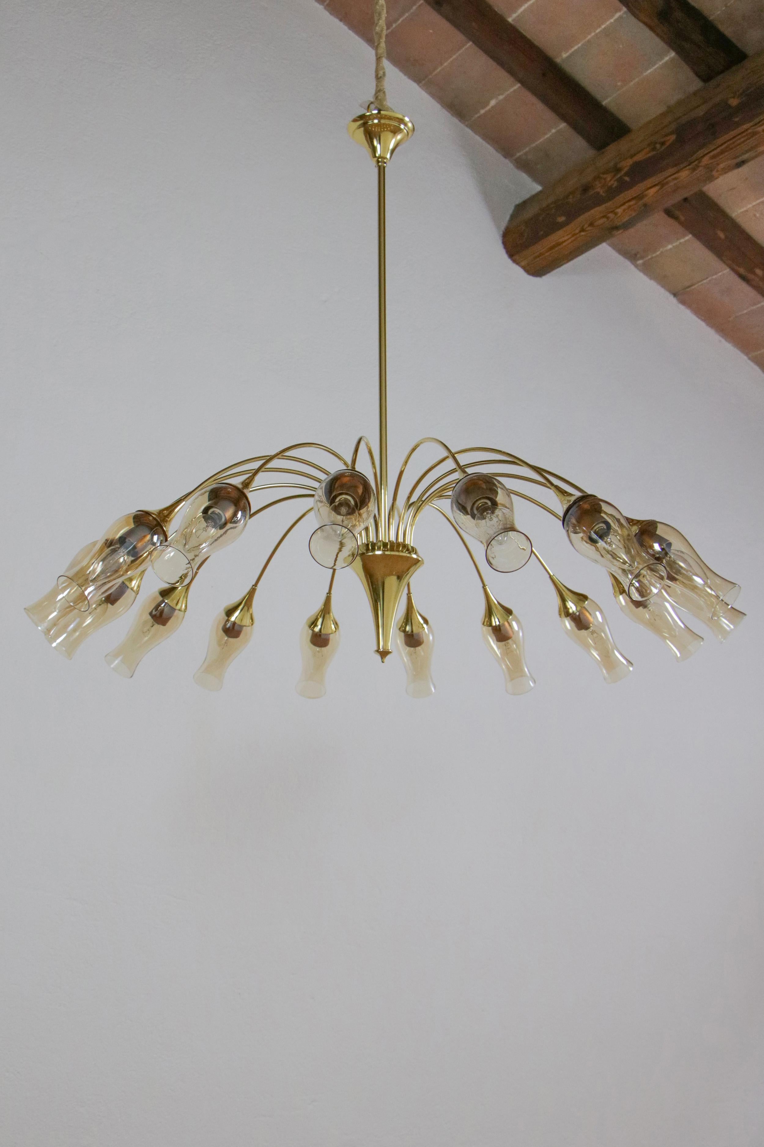 Italian Mid-Century Modern Big Spider Murano Glass Chandelier, Gold Color, 1950s In Good Condition For Sale In Traversetolo, IT
