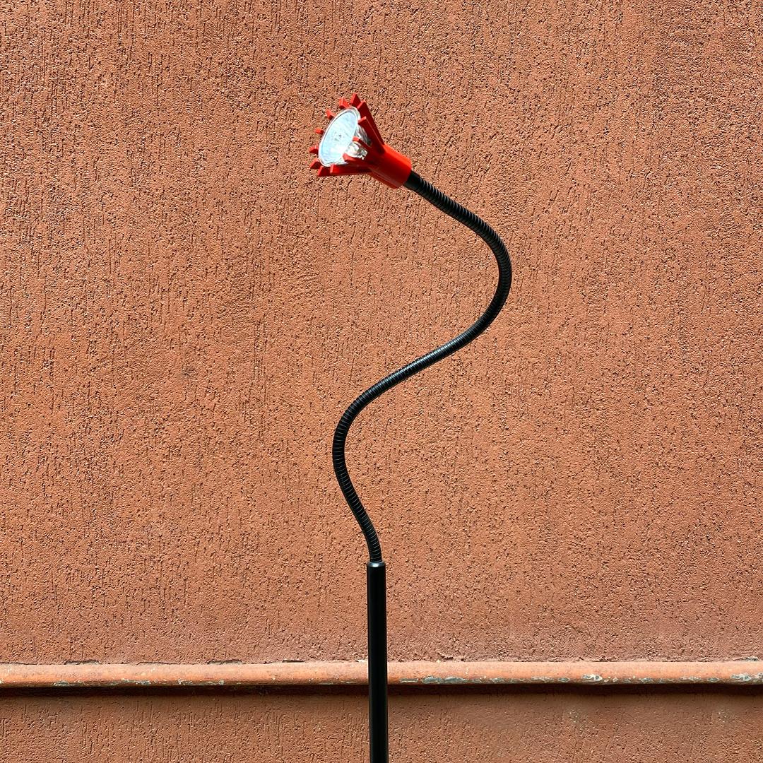 Italian Mid-Century Modern Black and Red Metal Floor Lamp by Tronconi, 1980s For Sale 1