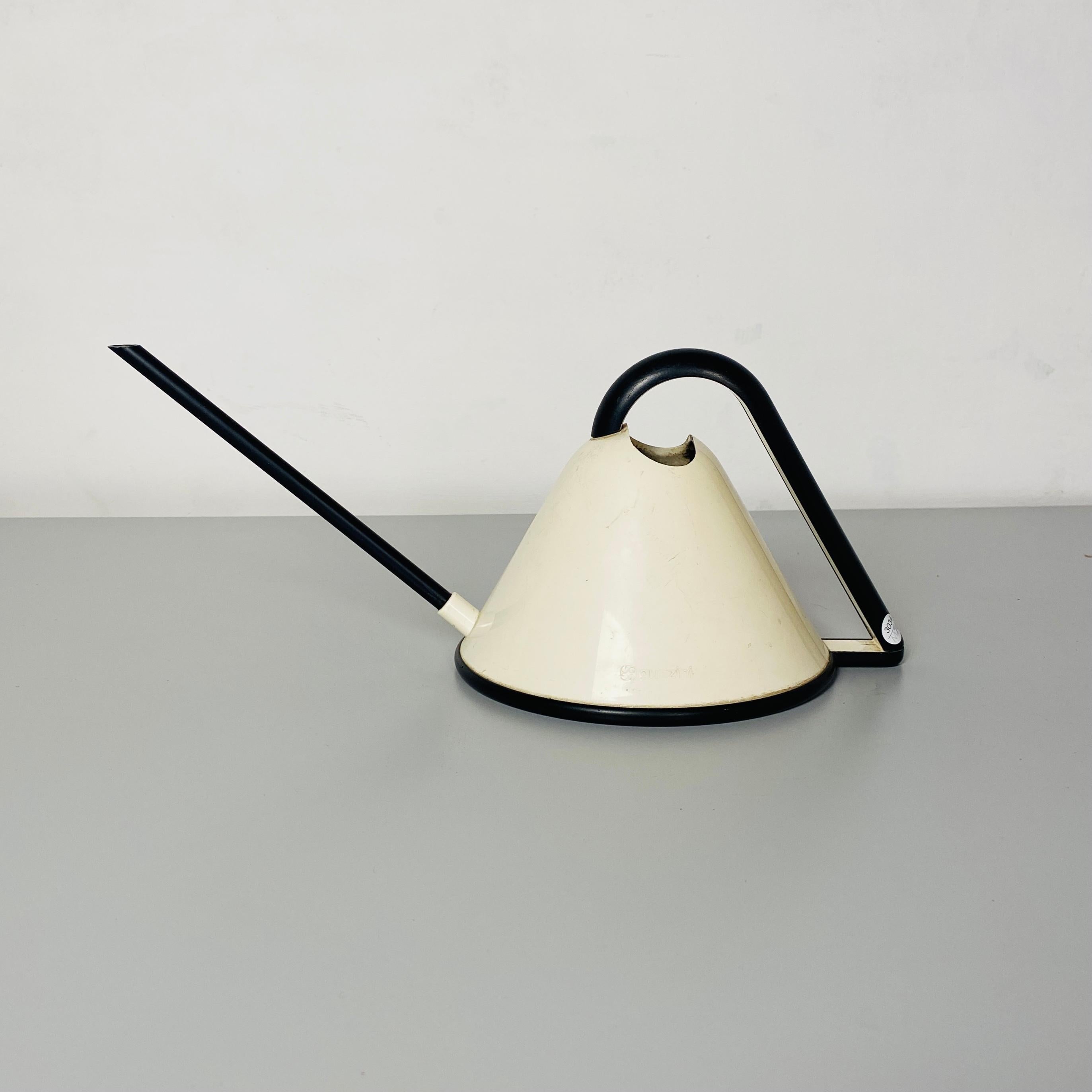 Italian Mid-Century Modern black and white plastic watering by Guzzini, 1970s
Black and white plastic watering with metal tube, by Guzzini.

Excellent overall condition

Measures: 37x17x15.5h cm.