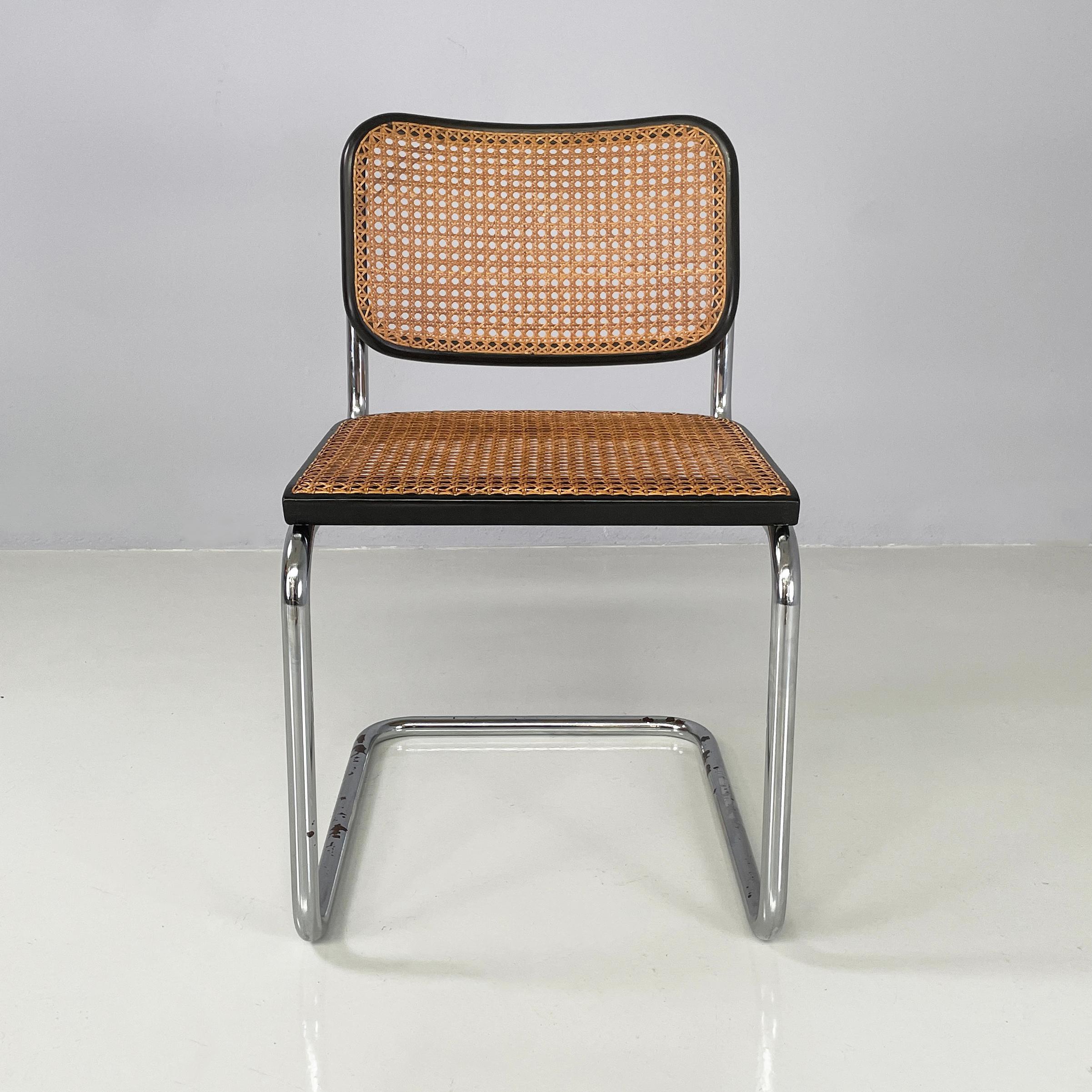 Chaise noire italienne du milieu du siècle dernier Cesca par Marcel Breuer pour Gavina, années 1960
Chaise mod. Cesca avec assise et dossier en paille de Vienne foncée et profils en bois peints en noir. La structure est en acier tubulaire