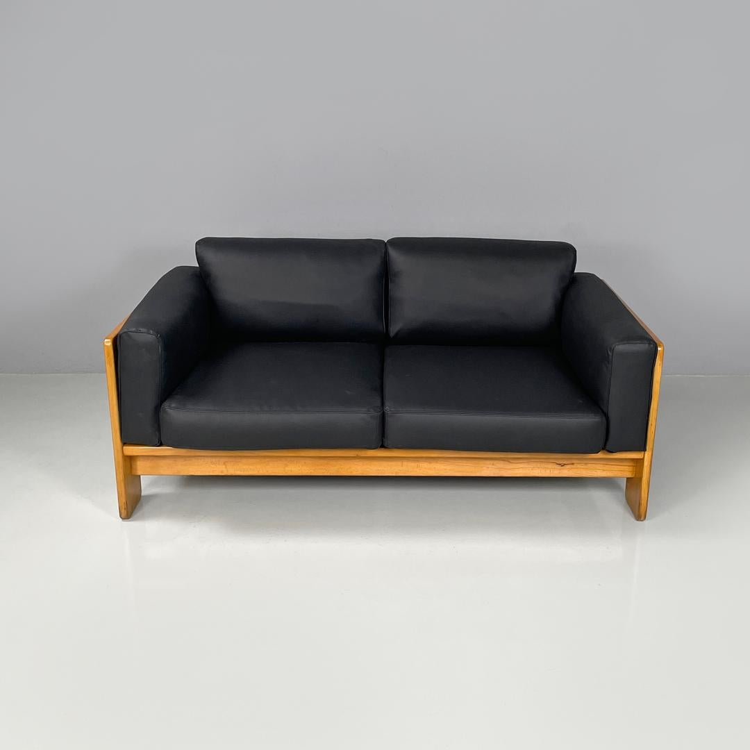 Materiale sintetico Divano italiano in ecopelle nera della metà del secolo scorso Bastiano Scarpa Gavina 1960 in vendita