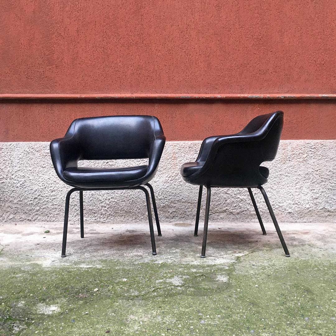 Late 20th Century Italian Mid-Century Modern Black Leather Armchairs by Cassina, 1970s