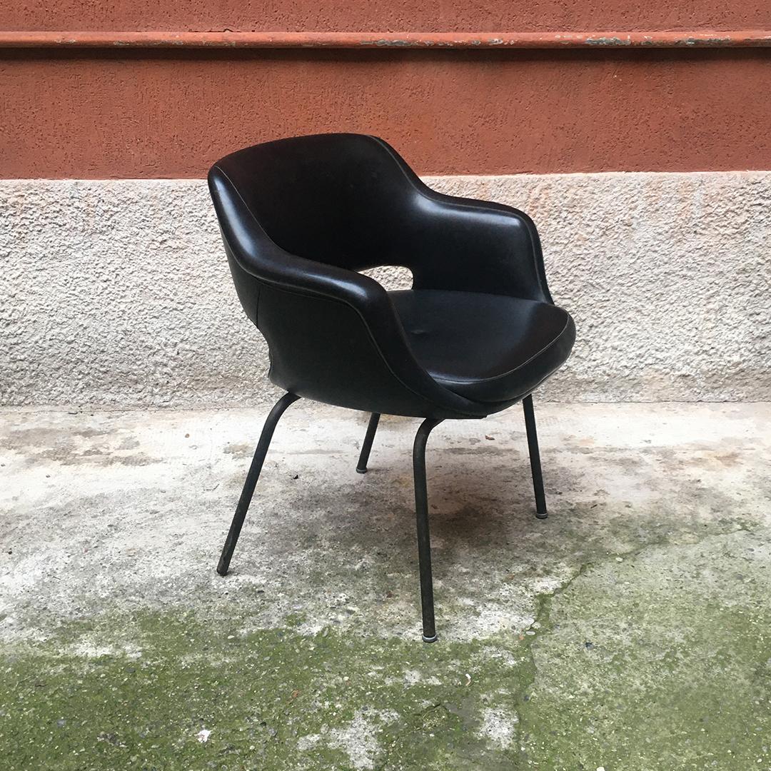Italian Mid-Century Modern Black Leather Armchairs by Cassina, 1970s 3