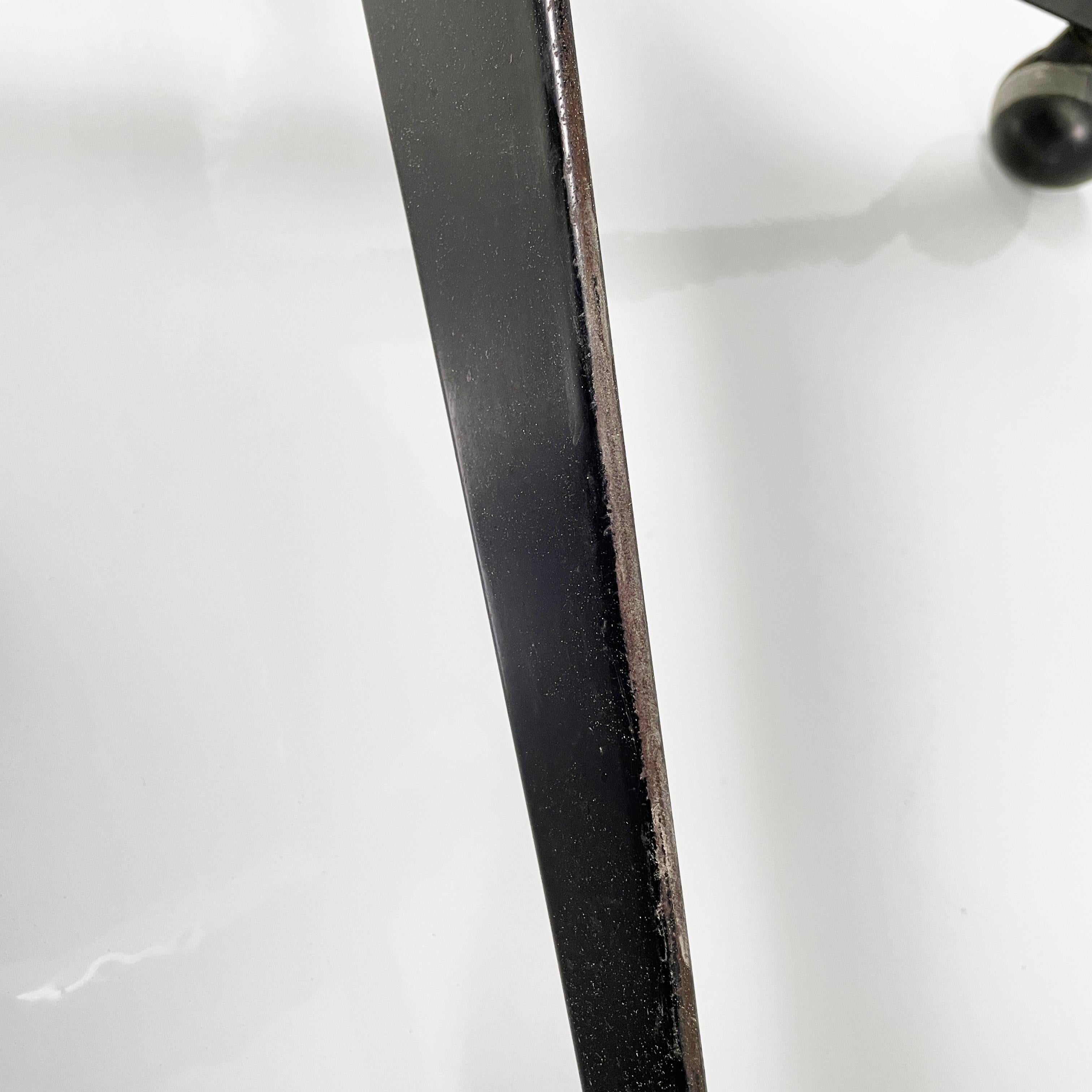 Cuir noir italien moderne du milieu du siècle  chaise de bureau en métal d'Olivetti, années 1960 en vente 8