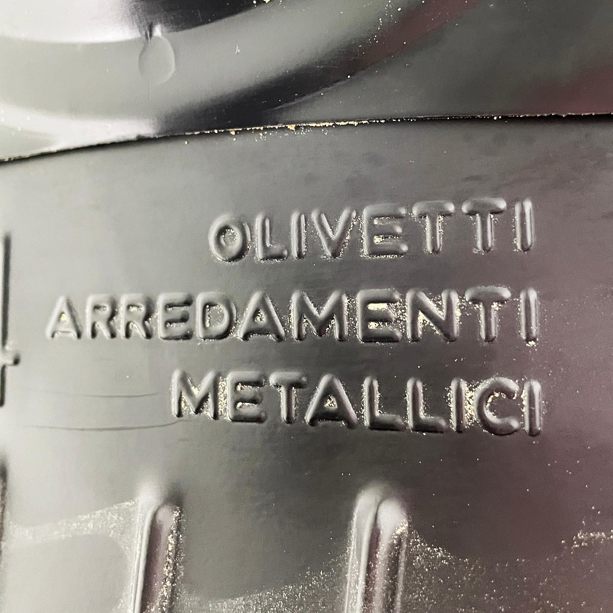 Cuir noir italien moderne du milieu du siècle  chaise de bureau en métal d'Olivetti, années 1960 en vente 11