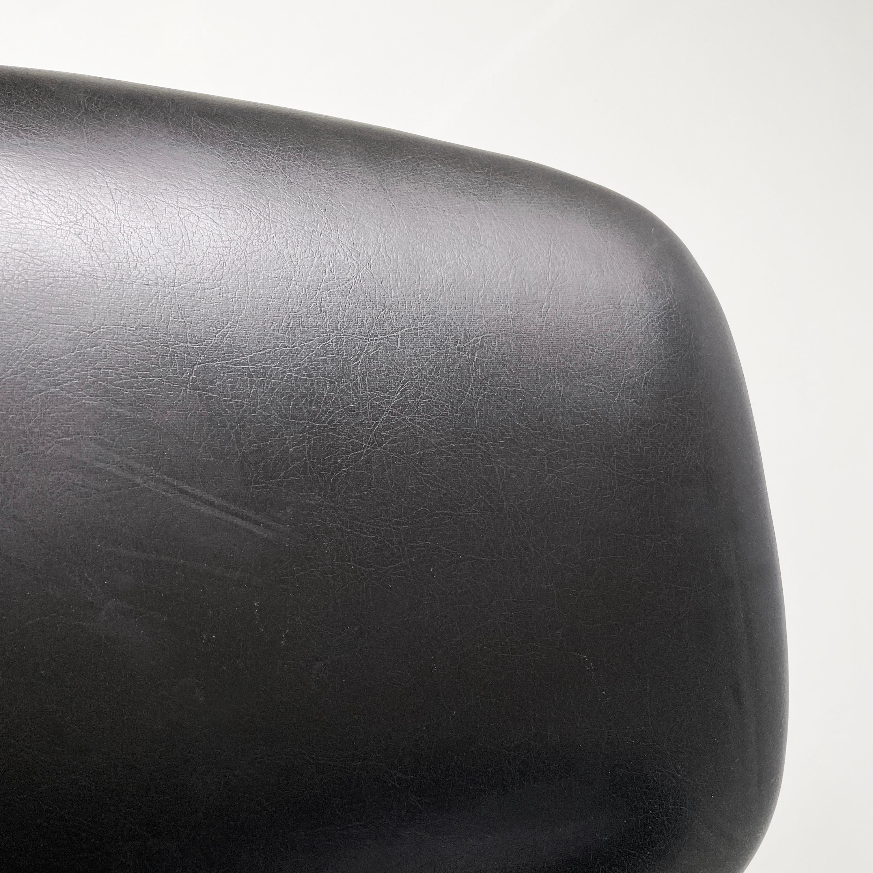 Cuir noir italien moderne du milieu du siècle  chaise de bureau en métal d'Olivetti, années 1960 en vente 2
