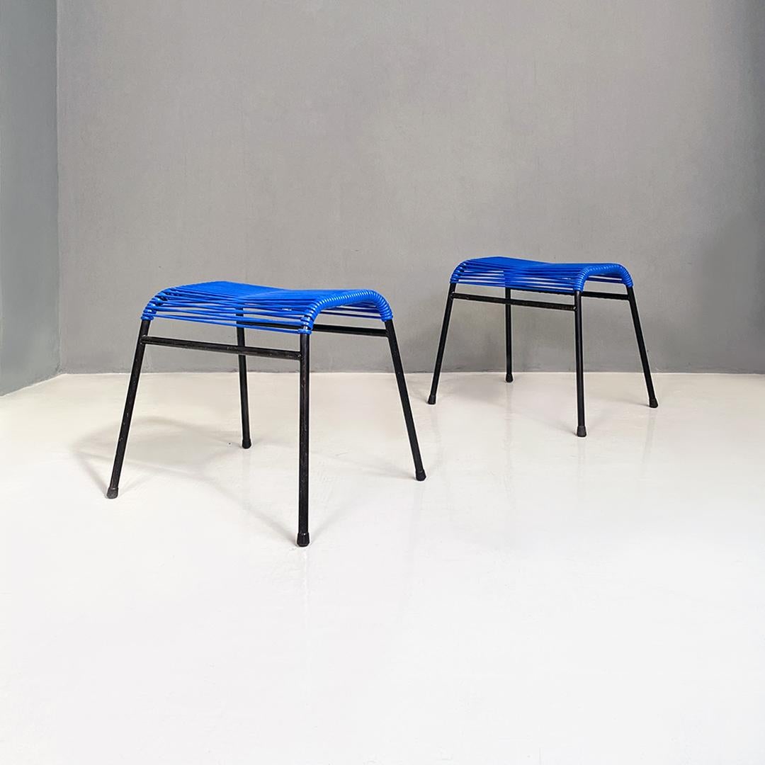 Italian Mid-Century Modern pair of black metal and electric blue plastic footrests or stools, 1960s
Pair of footrests or stools with legs in black metal with a round section and seat or top in electric blue plastic threads.
1960 approx.
Very good