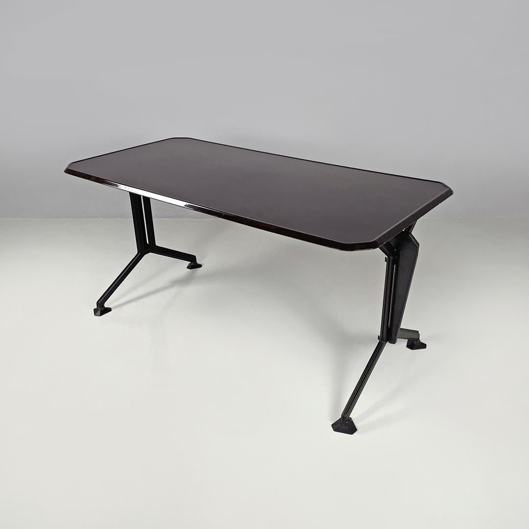 Escritorio italiano moderno de mediados de siglo en metal laminado negro Arco BBPR Olivetti, años 60 Moderno de mediados de siglo en venta
