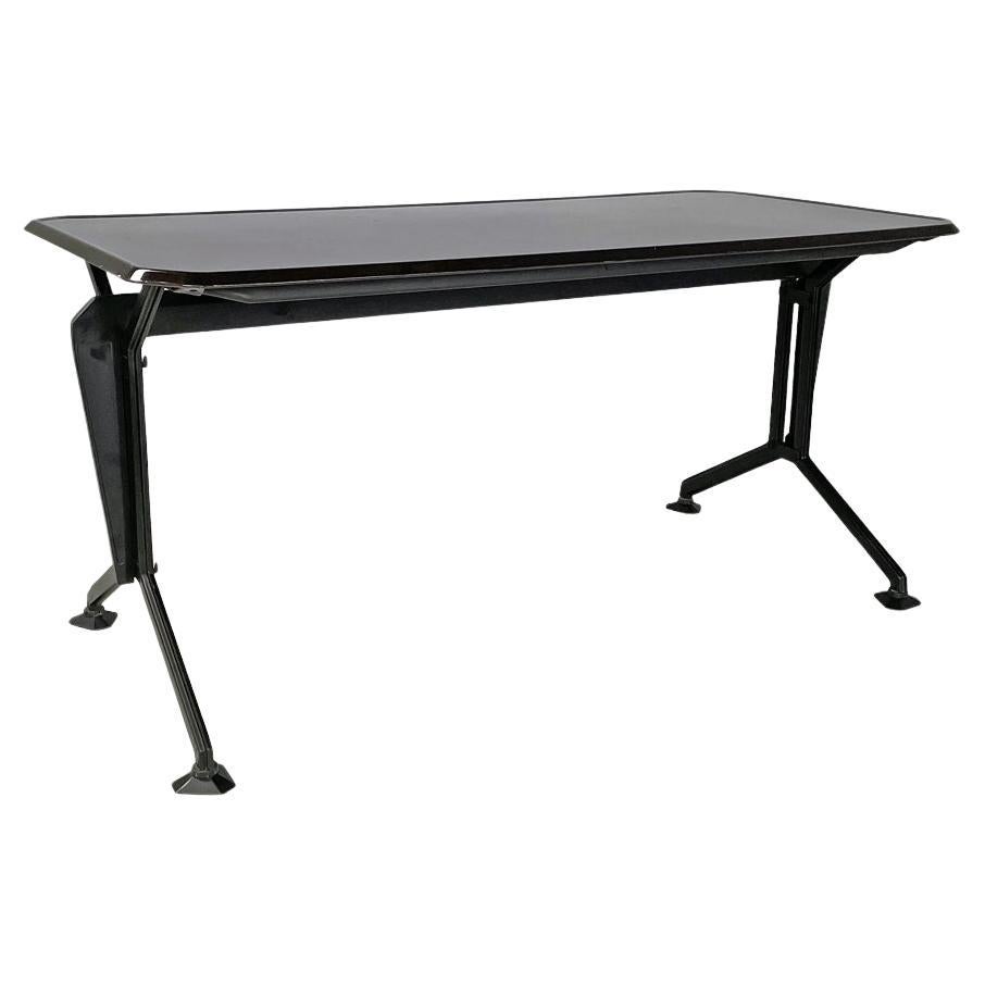 Escritorio italiano moderno de mediados de siglo en metal laminado negro Arco BBPR Olivetti, años 60 en venta