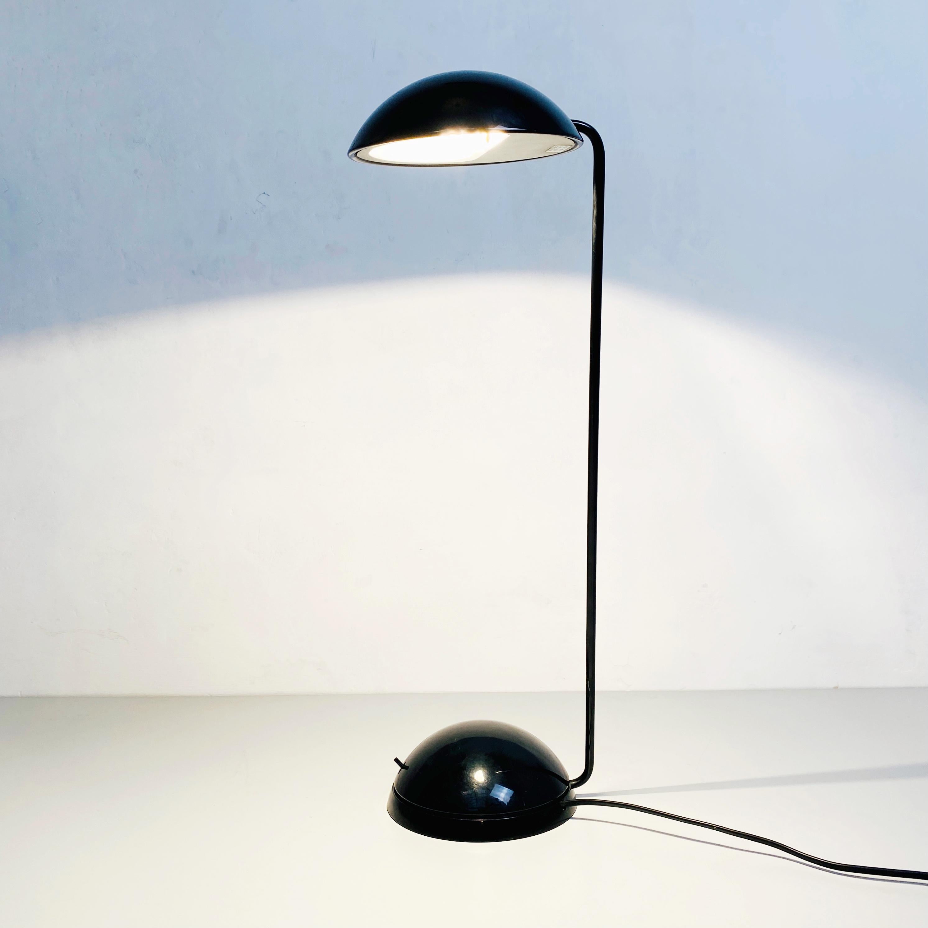 Lampe de bureau italienne en plastique noir, moderne du milieu du siècle dernier, années 1980 5