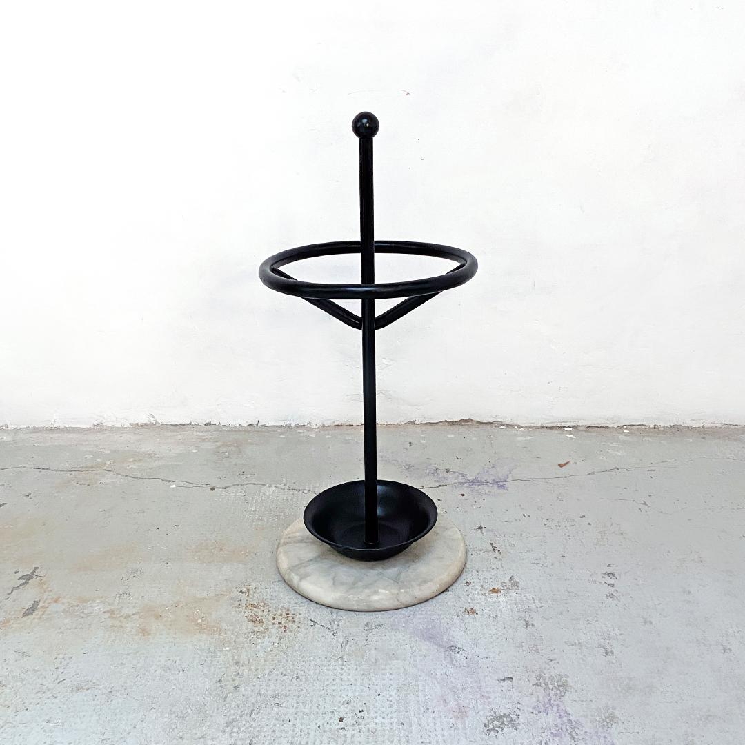 Italian Mid-Century Modern black umbrella Stand with round marble base, 1980s
Black umbrella Stand with metal structure and round marble base, with metal support tray and spherical knob at the top, to act as a handle, 1980s

Very good